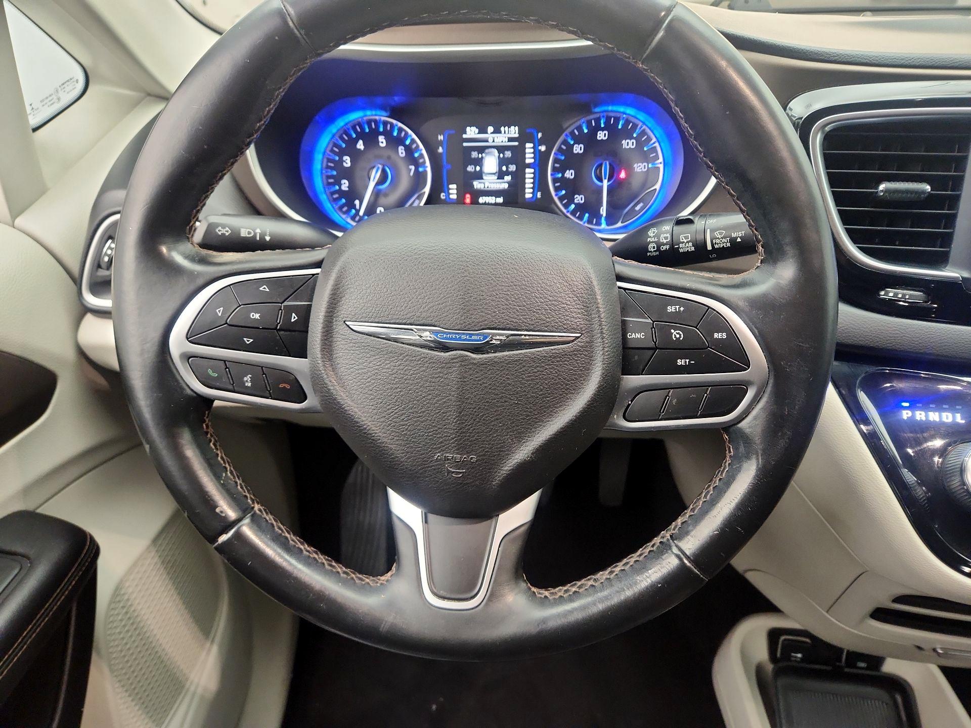 Thumbnail: 2018 Chrysler Pacifica - 10