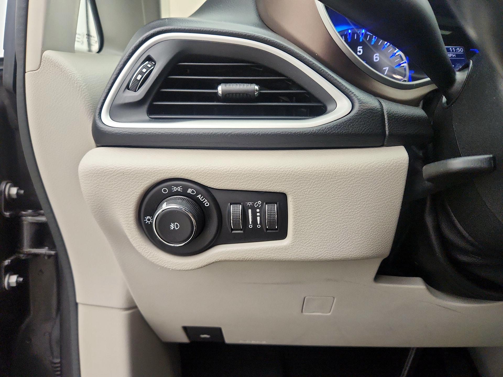 Thumbnail: 2018 Chrysler Pacifica - 13