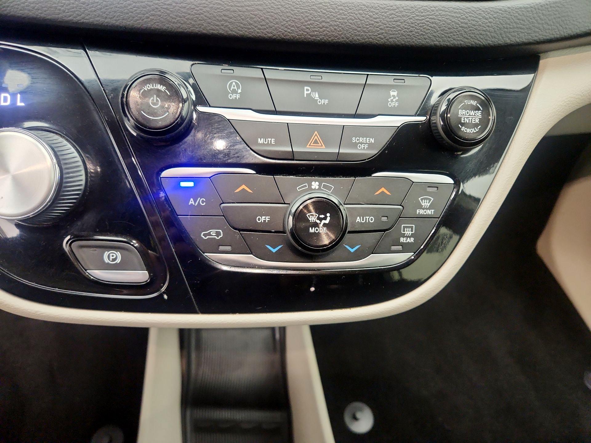 Thumbnail: 2018 Chrysler Pacifica - 16