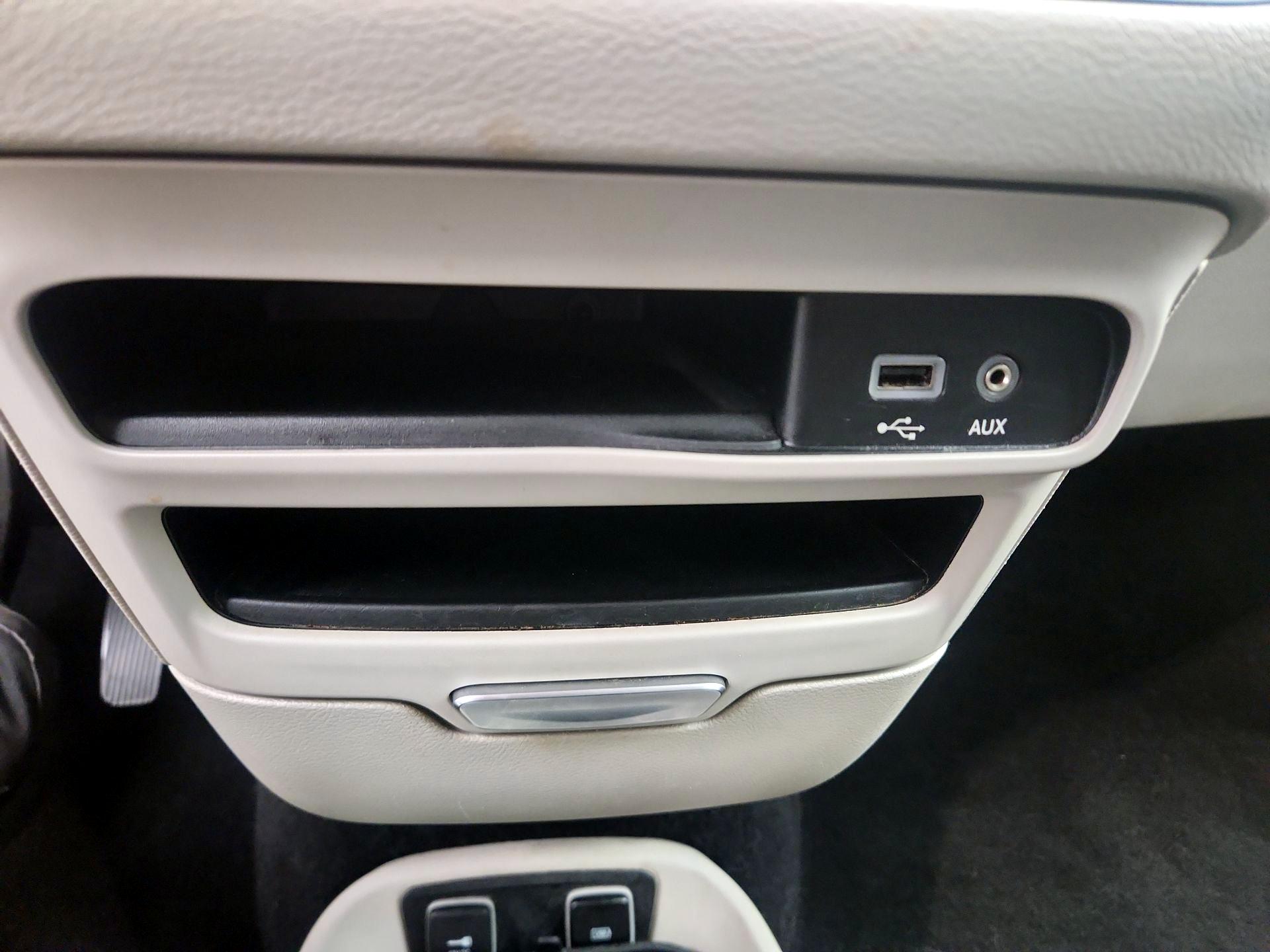 Thumbnail: 2018 Chrysler Pacifica - 18