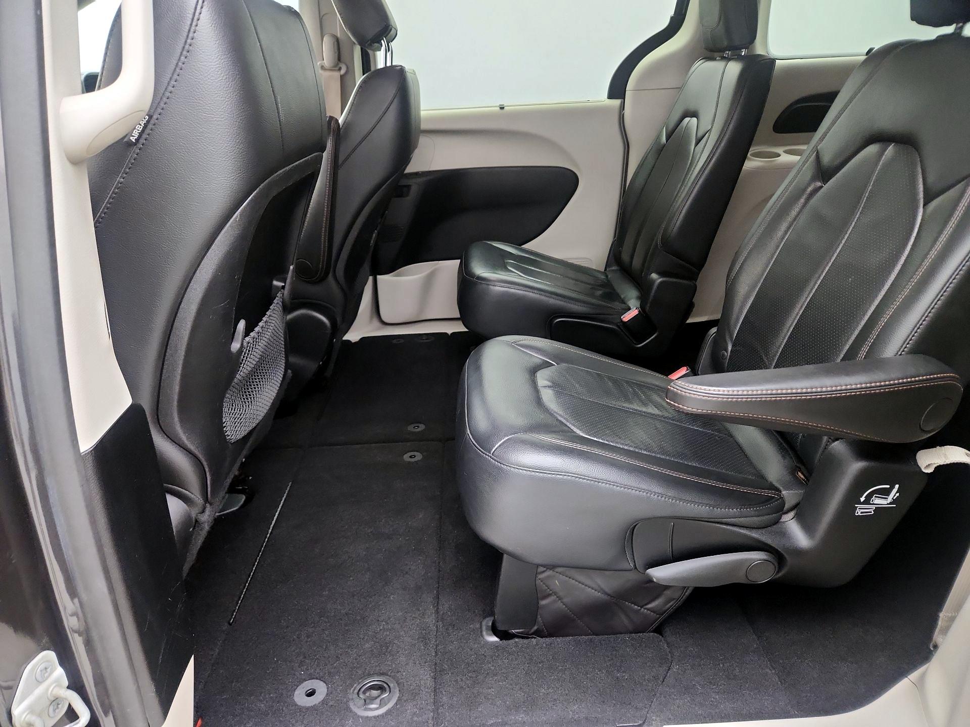 Thumbnail: 2018 Chrysler Pacifica - 19