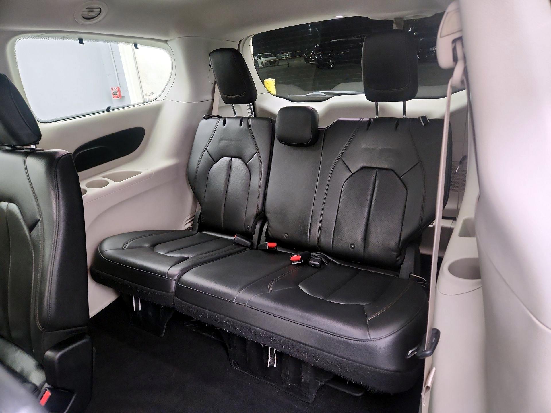 Thumbnail: 2018 Chrysler Pacifica - 20