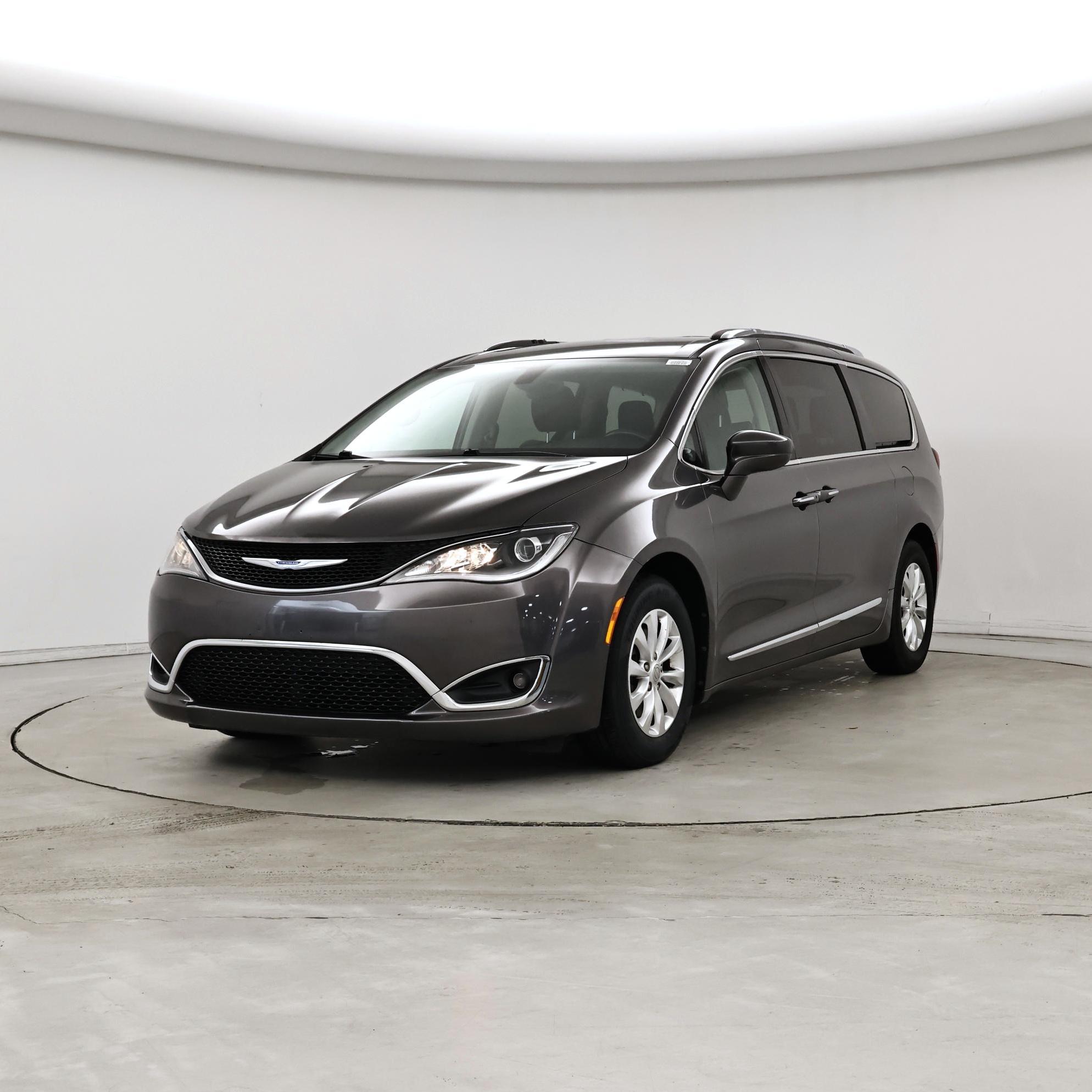 Thumbnail: 2018 Chrysler Pacifica - 4