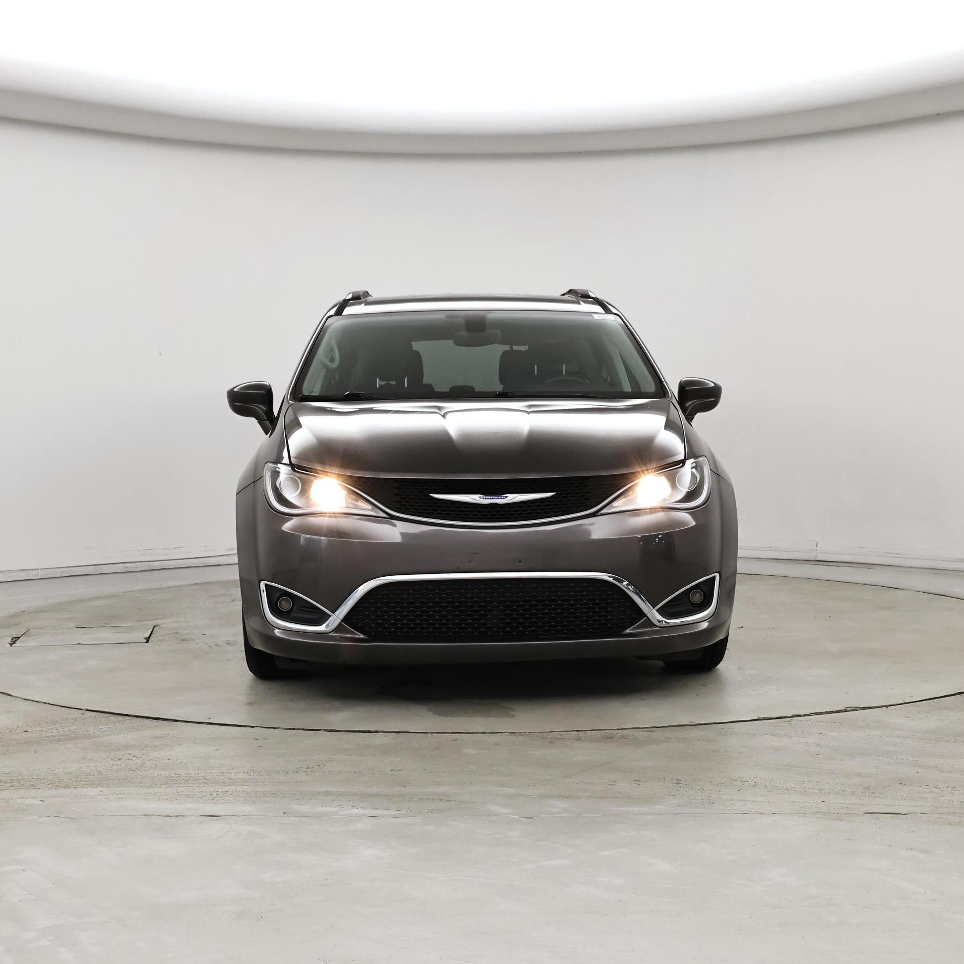 Thumbnail: 2018 Chrysler Pacifica - 5