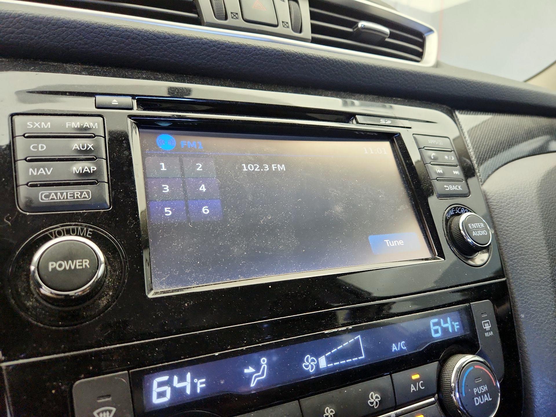 Thumbnail: 2015 Nissan Rogue - 16