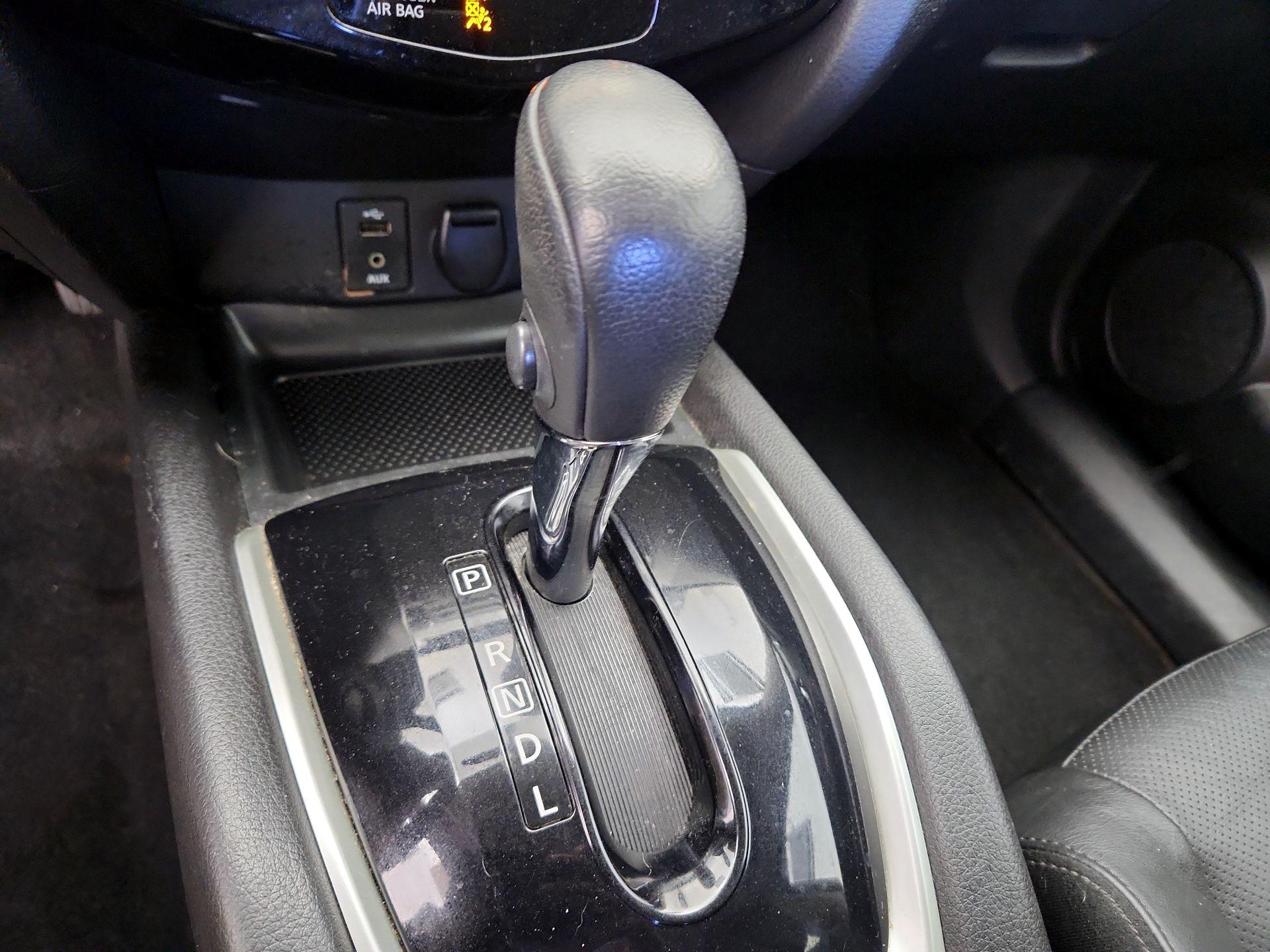 Thumbnail: 2015 Nissan Rogue - 18