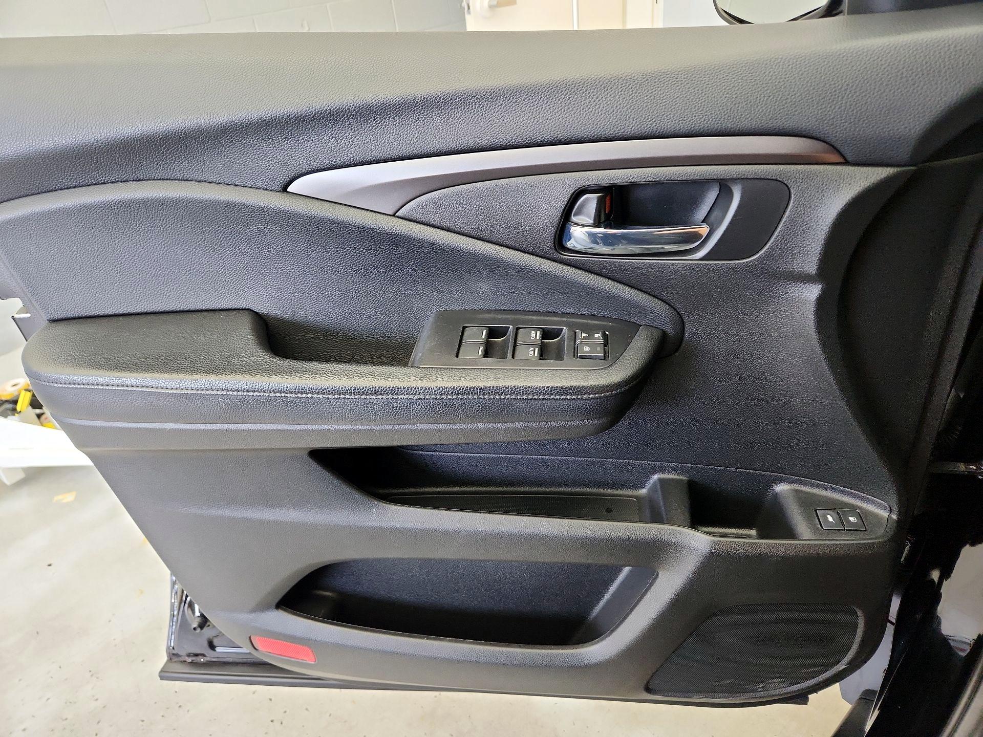 Thumbnail: 2018 Honda Pilot - 12