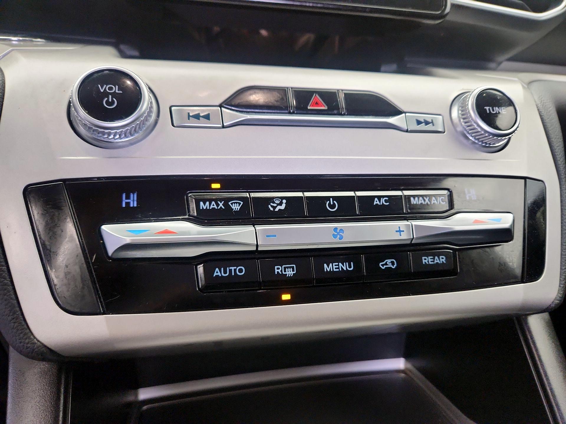 Thumbnail: 2020 Ford Explorer - 16