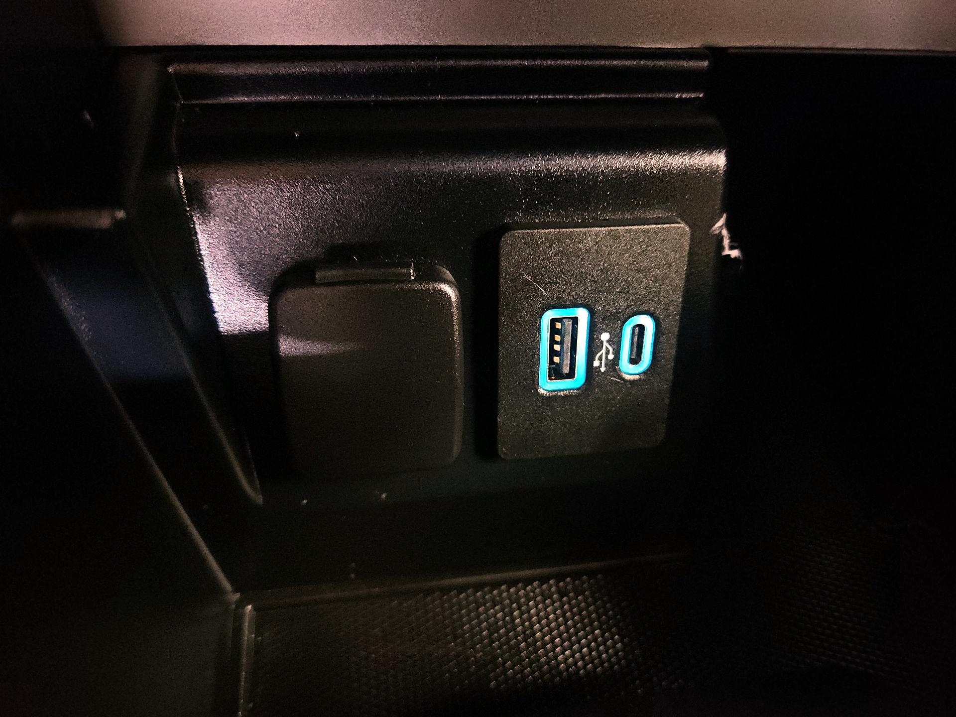 Thumbnail: 2020 Ford Explorer - 18