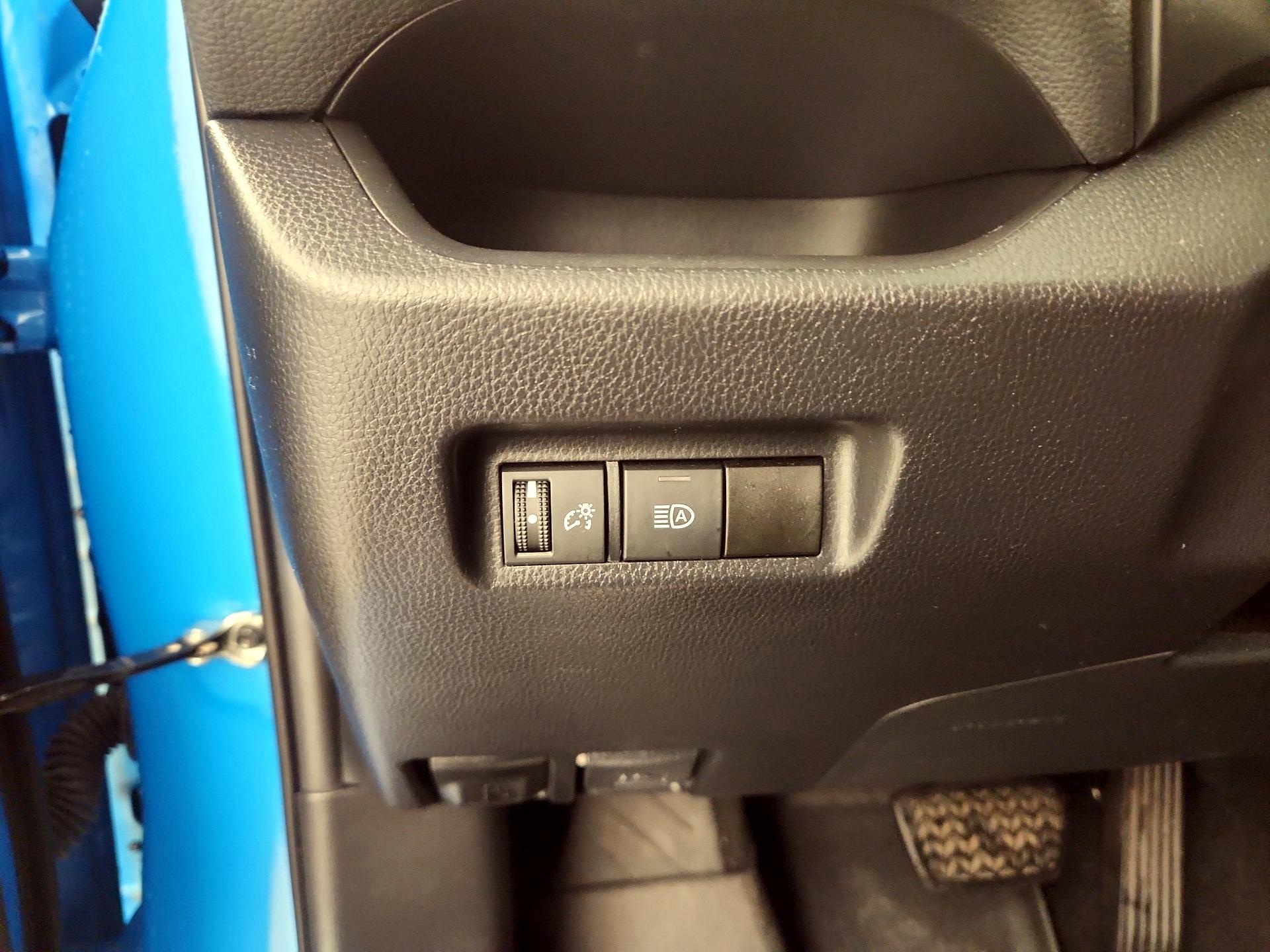 Thumbnail: 2020 Toyota RAV4 - 13