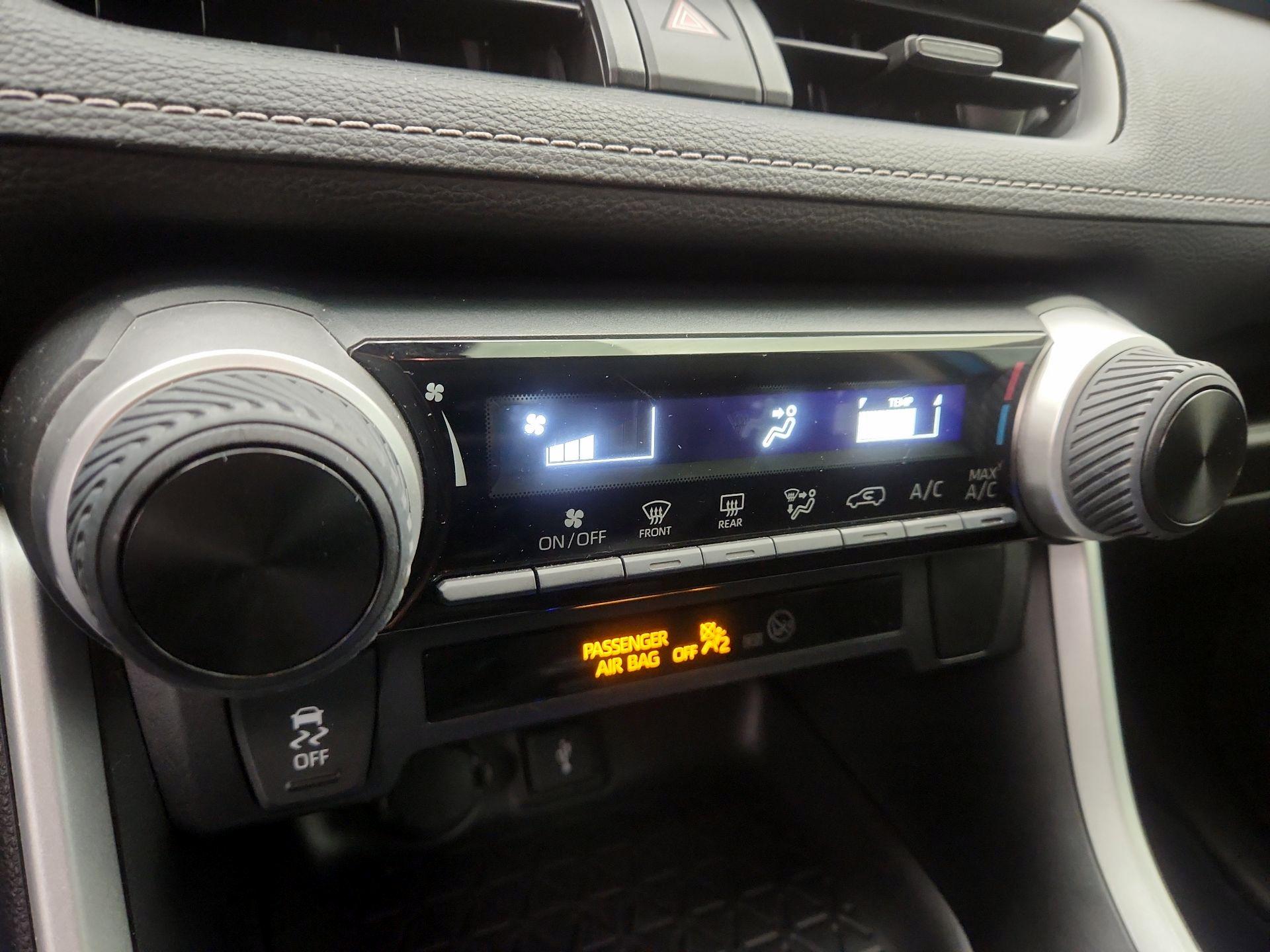 Thumbnail: 2020 Toyota RAV4 - 16