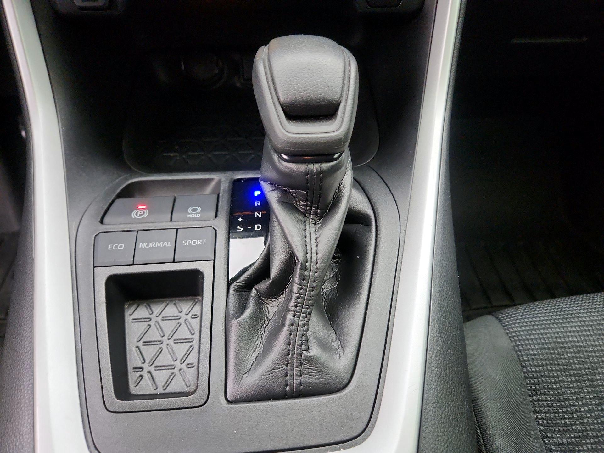 Thumbnail: 2020 Toyota RAV4 - 17