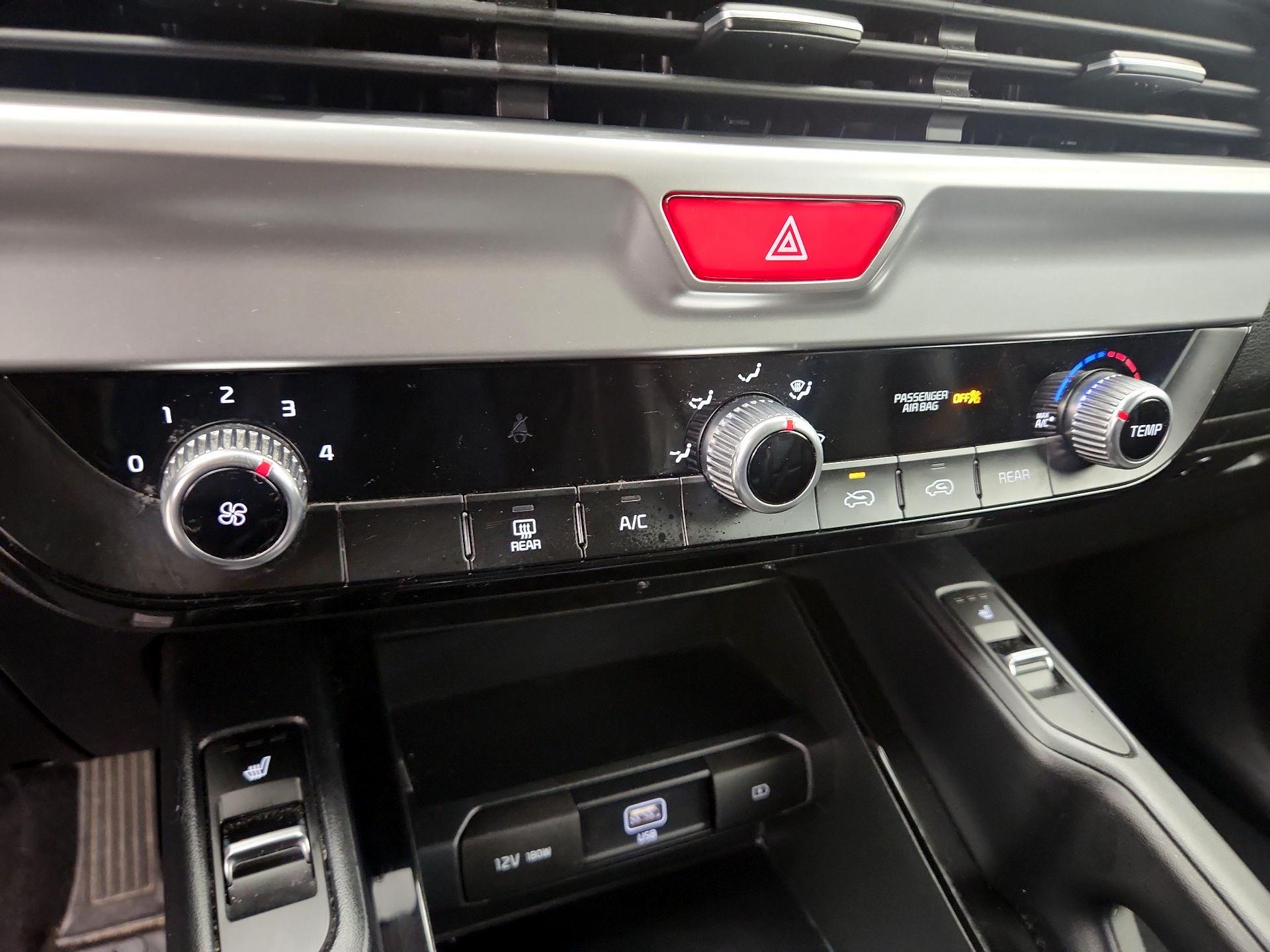 Thumbnail: 2020 Kia Telluride - 16