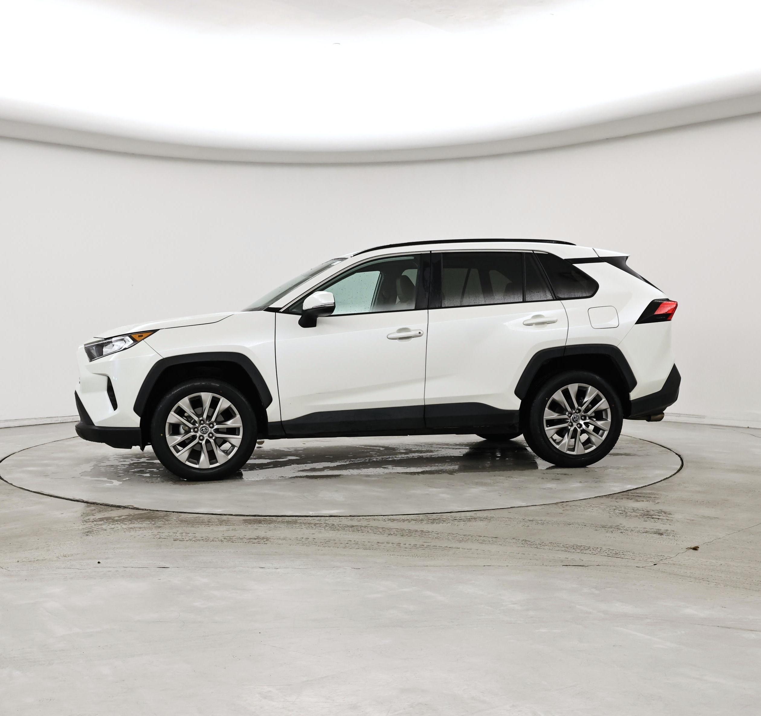 Thumbnail: 2021 Toyota RAV4 - 3