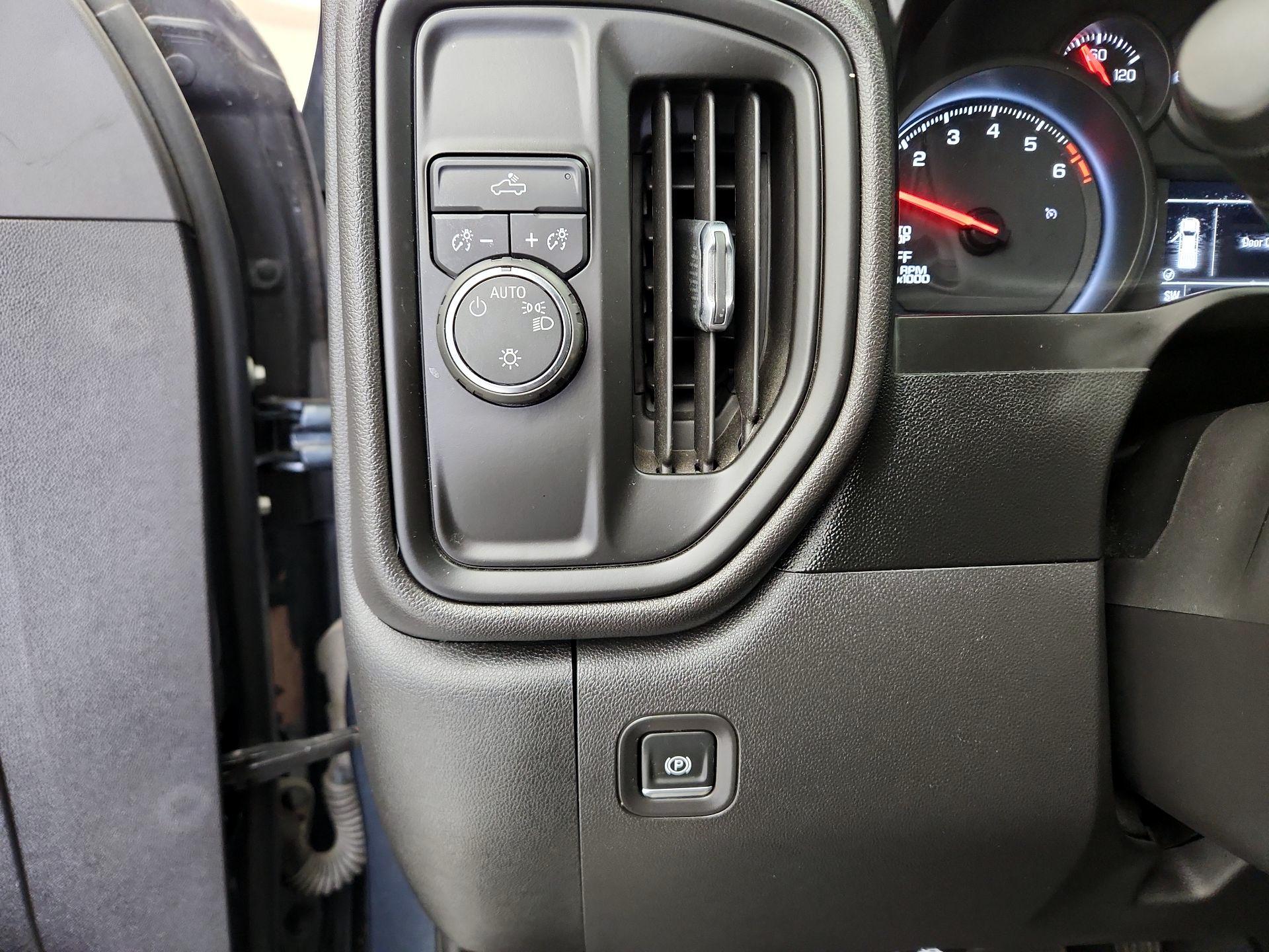 Thumbnail: 2020 Chevrolet Silverado 1500 - 13