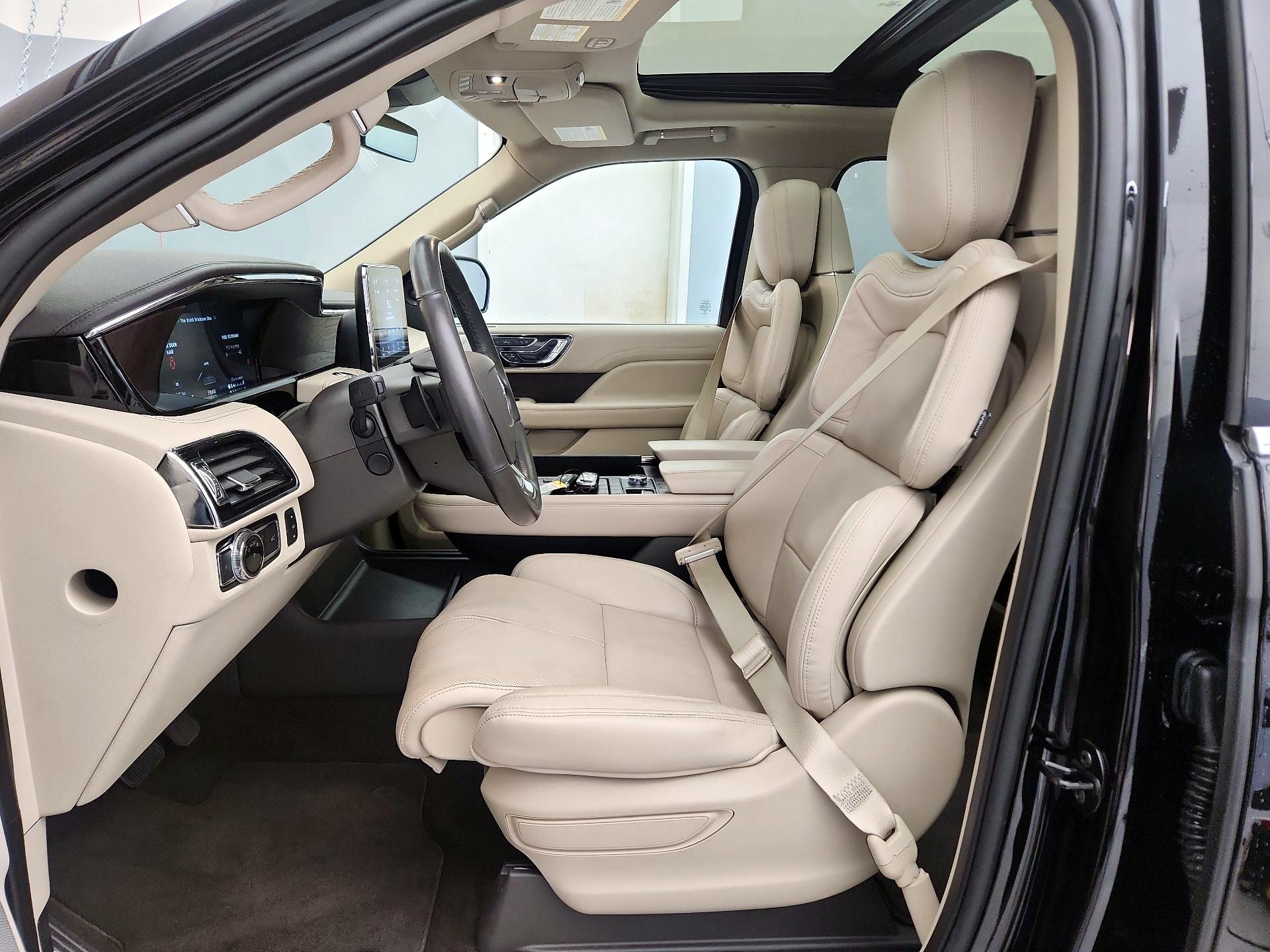 Thumbnail: 2020 Lincoln Navigator - 11