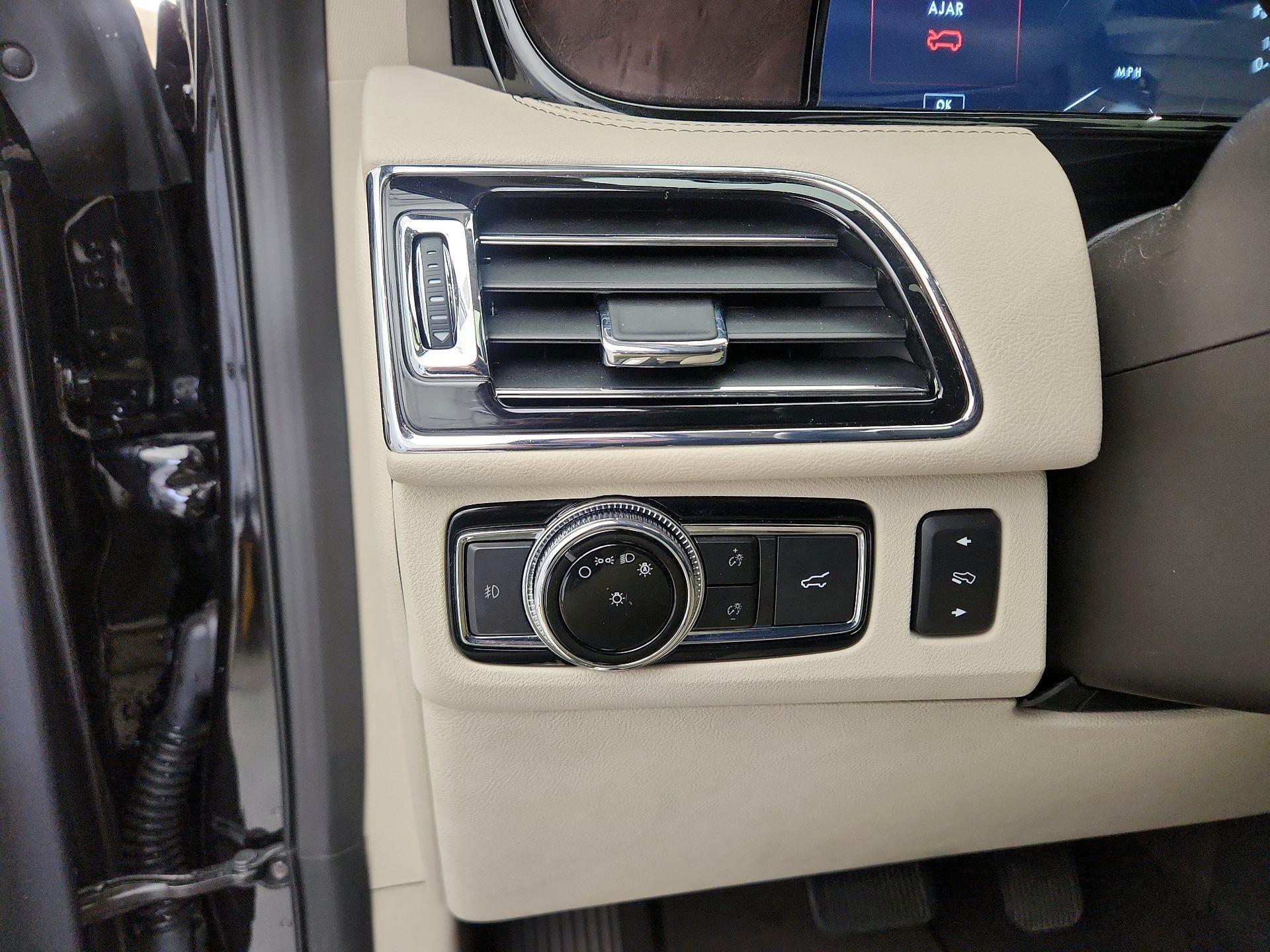 Thumbnail: 2020 Lincoln Navigator - 13