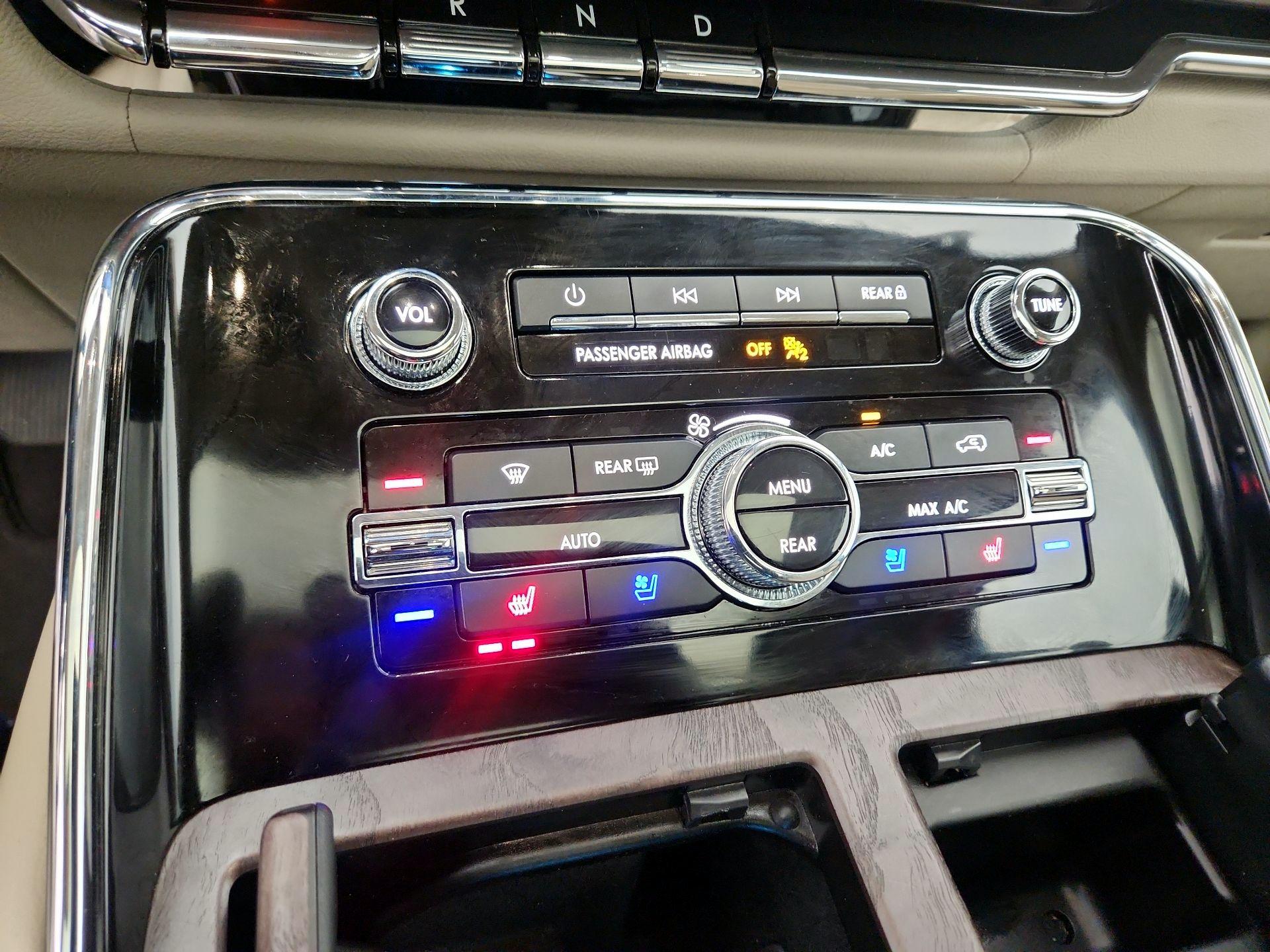 Thumbnail: 2020 Lincoln Navigator - 17