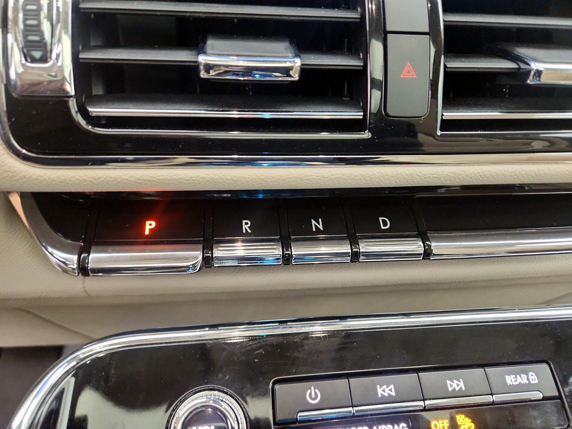 Thumbnail: 2020 Lincoln Navigator - 18