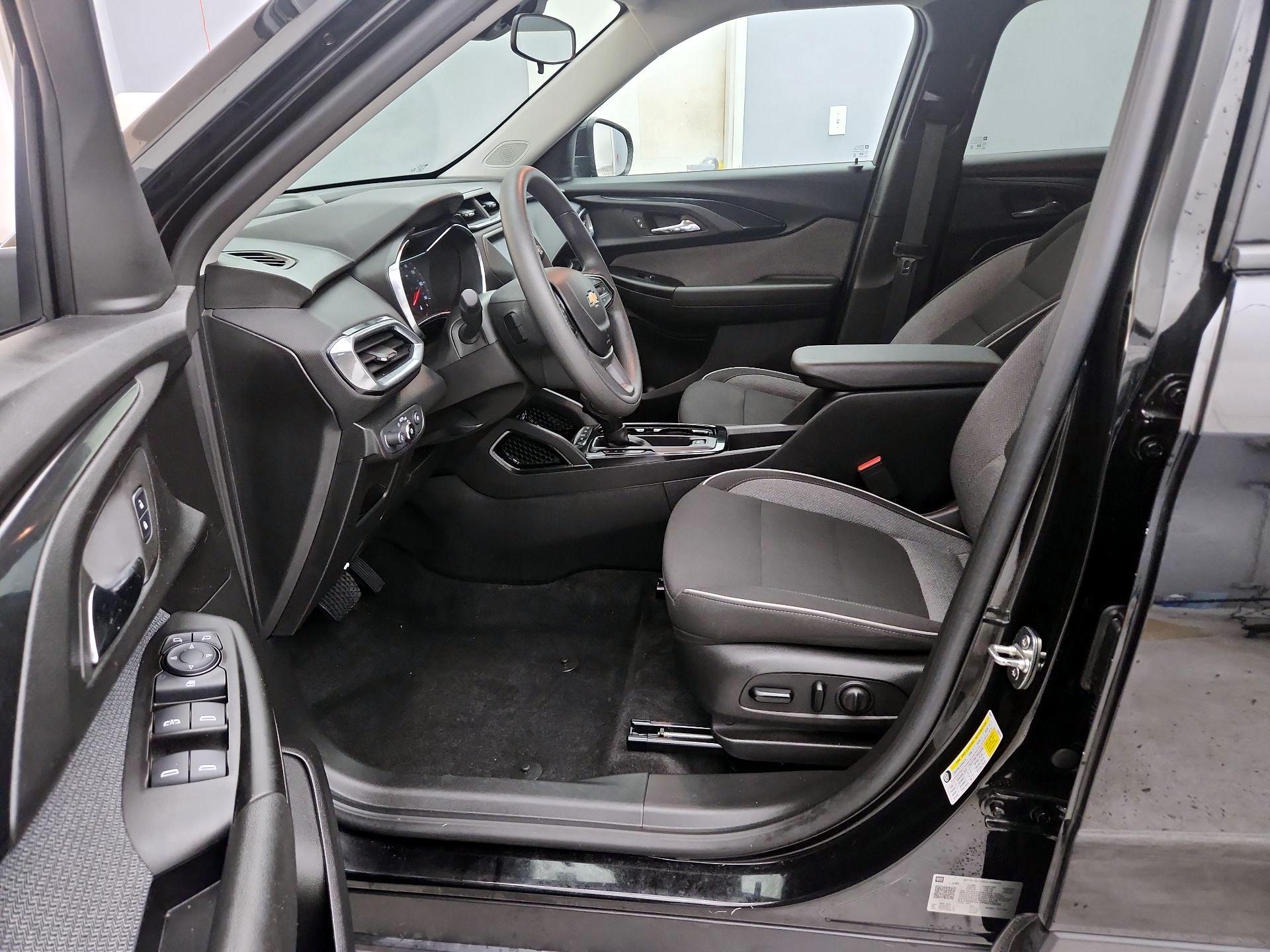 Thumbnail: 2023 Chevrolet TrailBlazer - 11