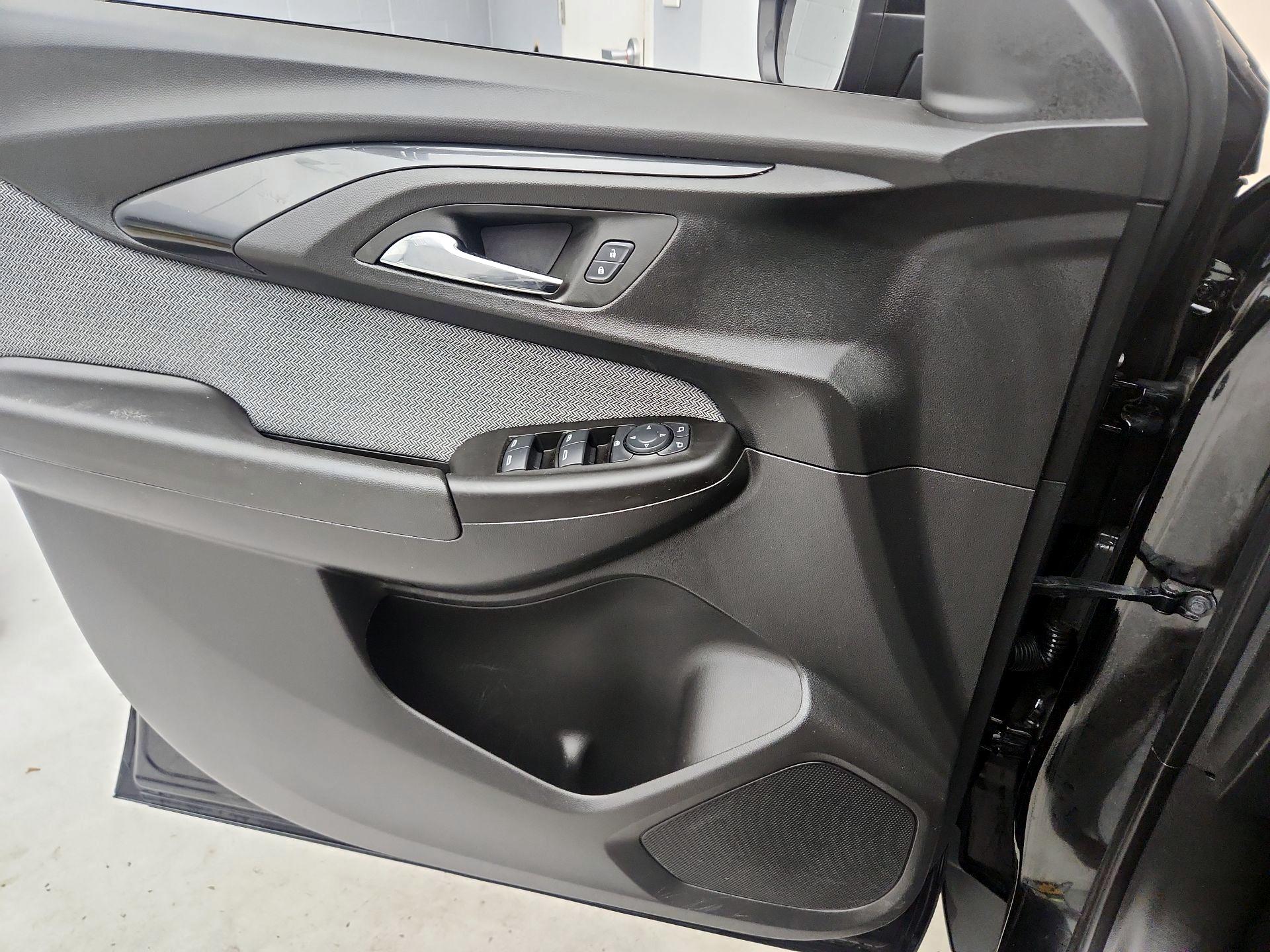 Thumbnail: 2023 Chevrolet TrailBlazer - 12