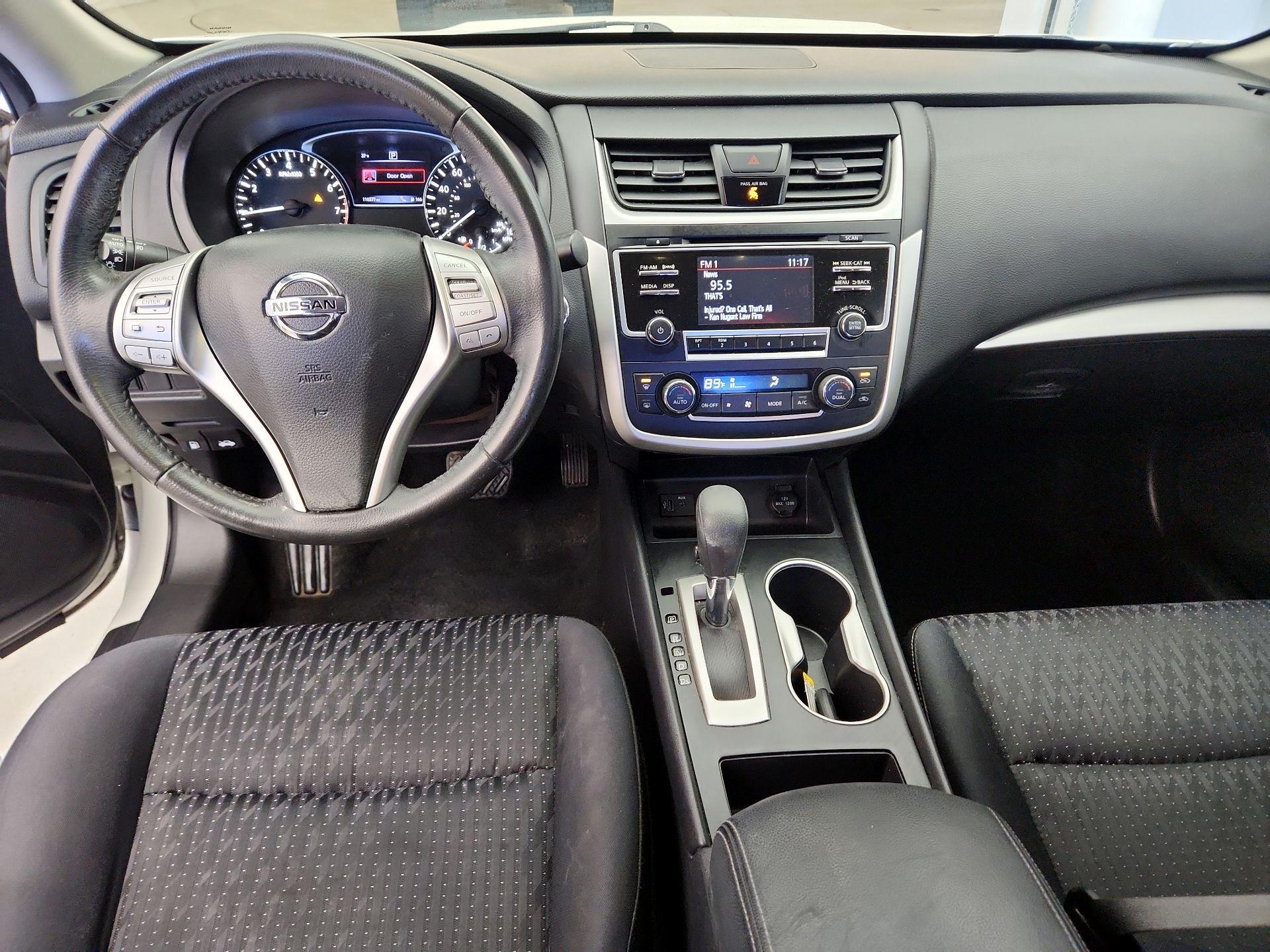 Thumbnail: 2017 Nissan Altima - 9