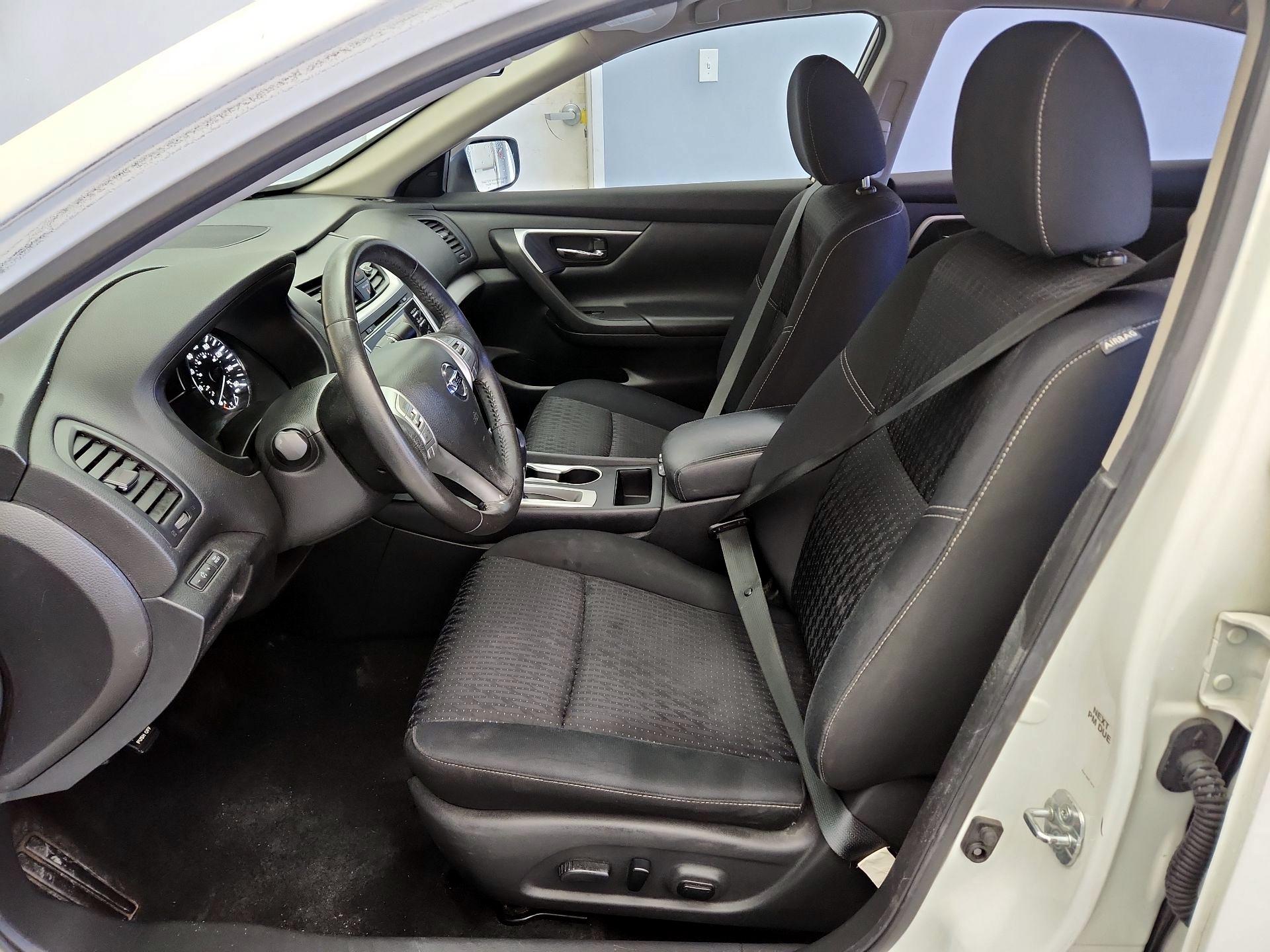 Thumbnail: 2017 Nissan Altima - 11