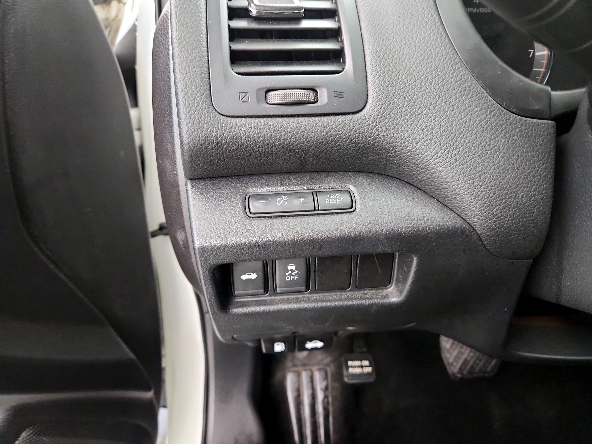 Thumbnail: 2017 Nissan Altima - 13