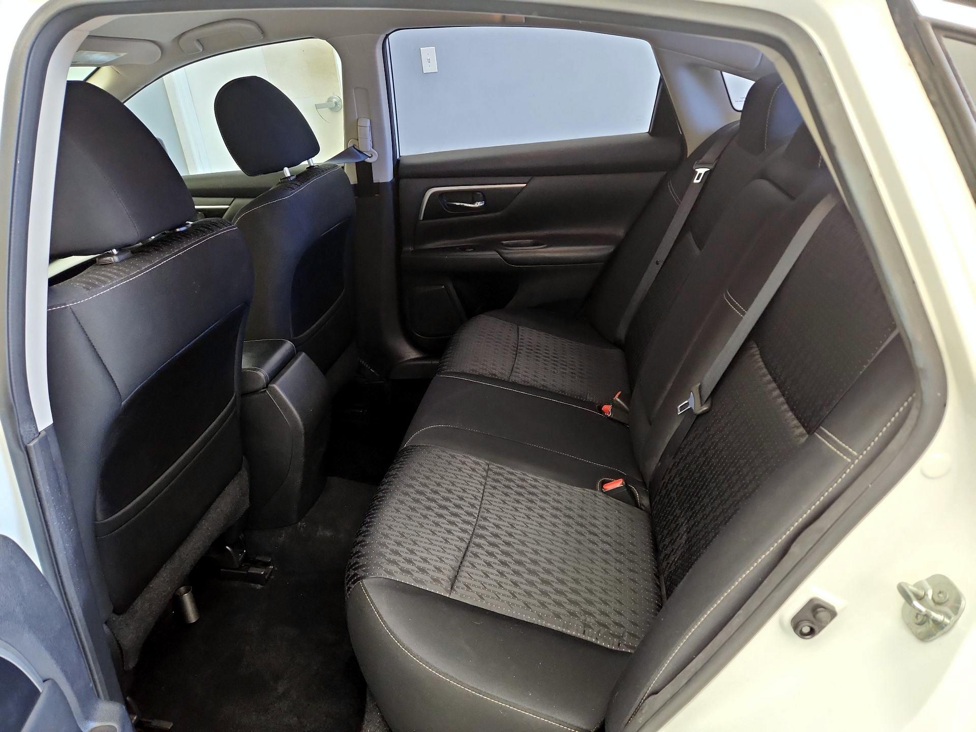 Thumbnail: 2017 Nissan Altima - 19