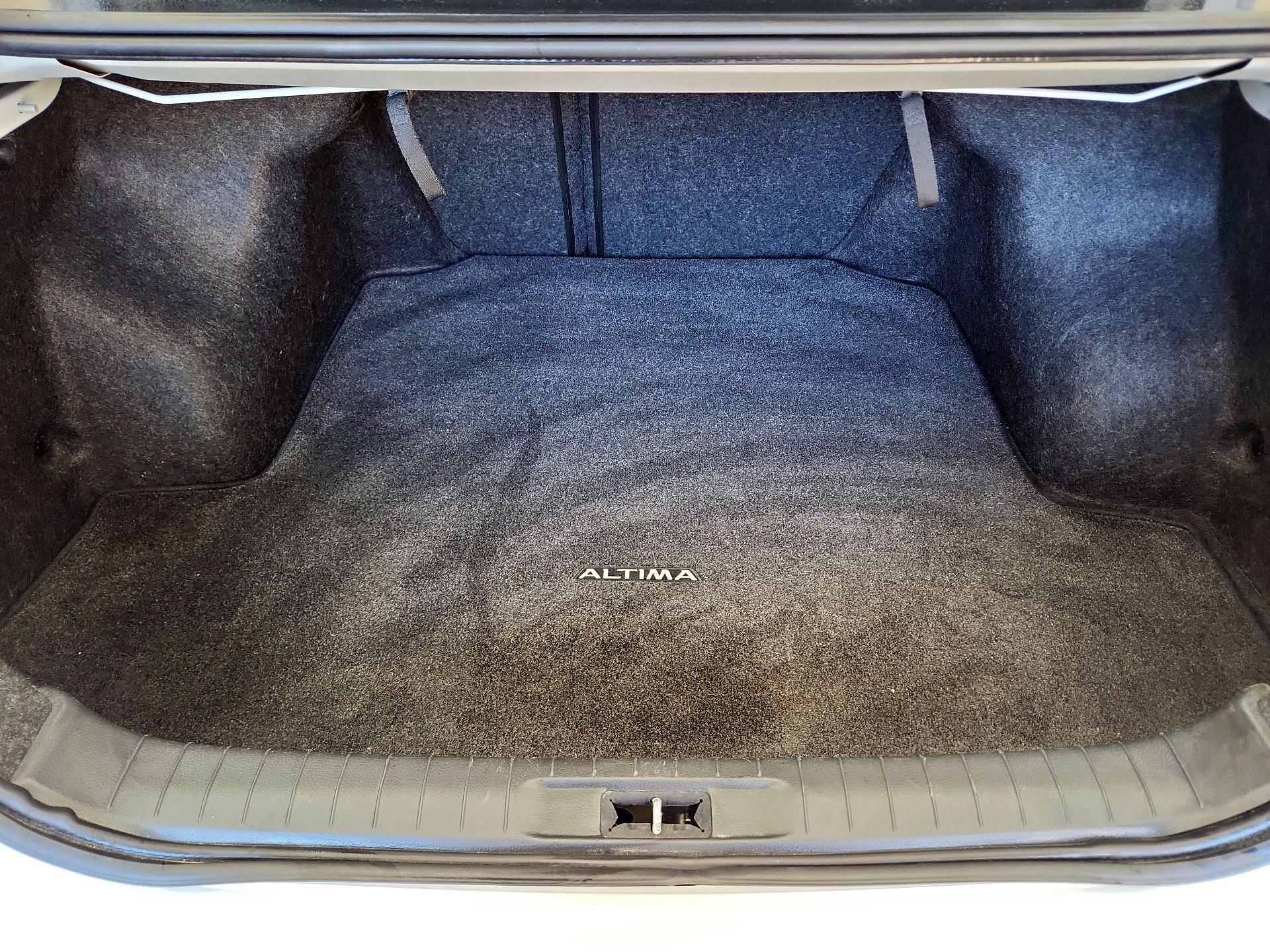 Thumbnail: 2017 Nissan Altima - 20