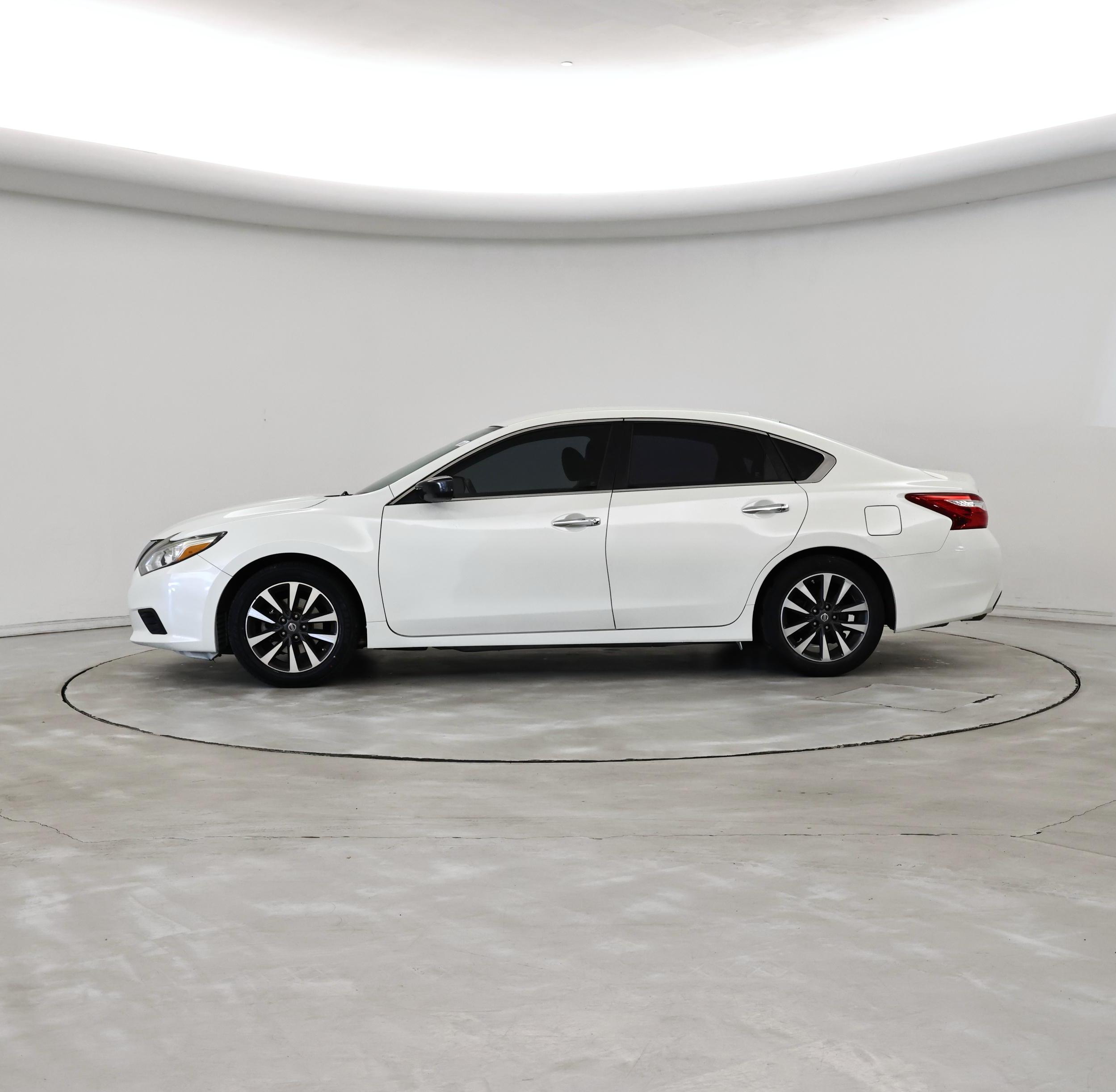 Thumbnail: 2017 Nissan Altima - 3