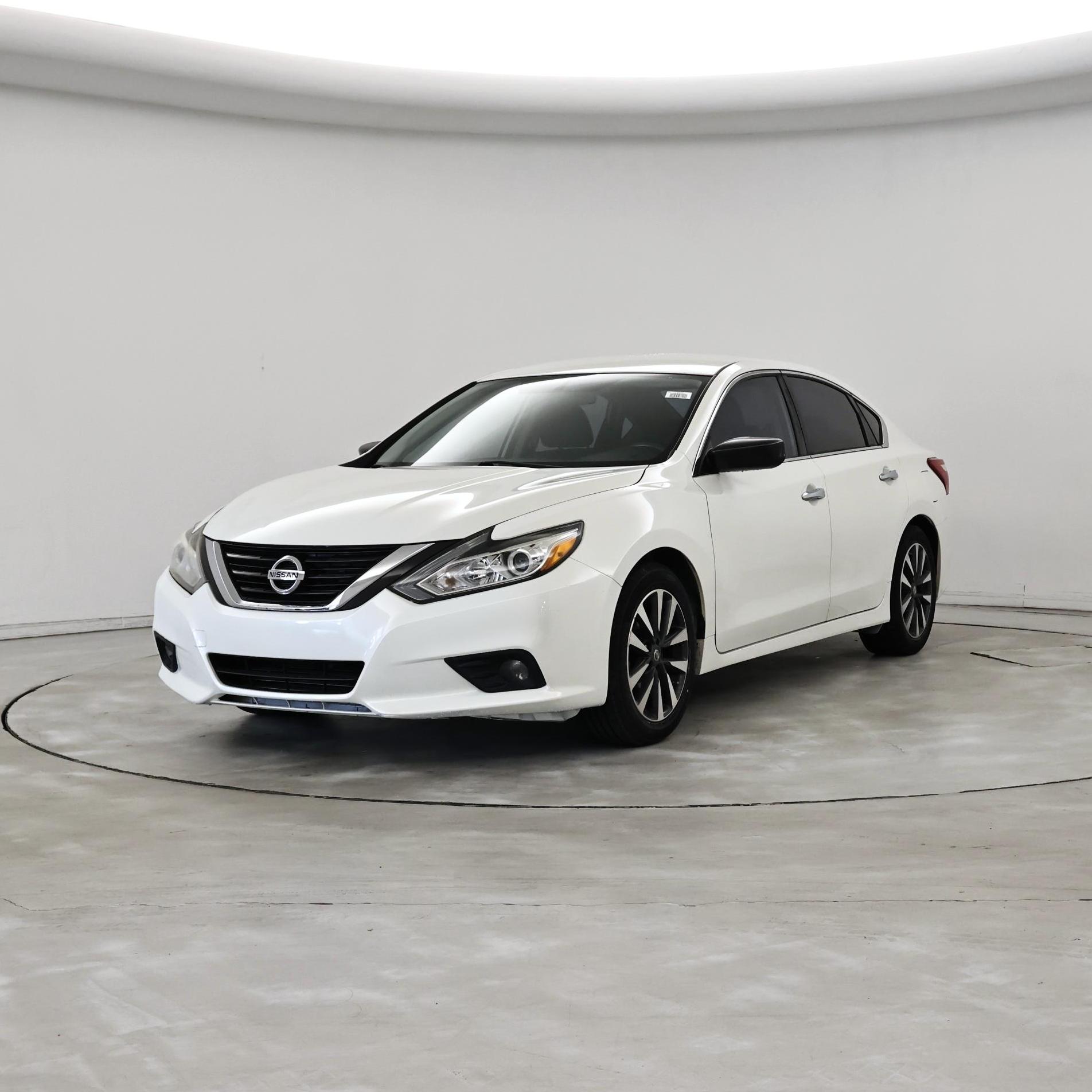 Thumbnail: 2017 Nissan Altima - 4