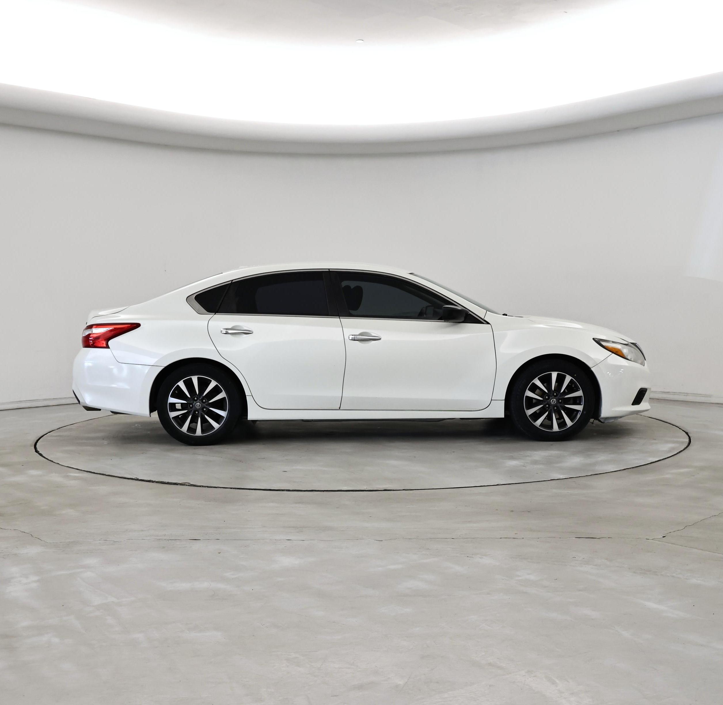 Thumbnail: 2017 Nissan Altima - 7