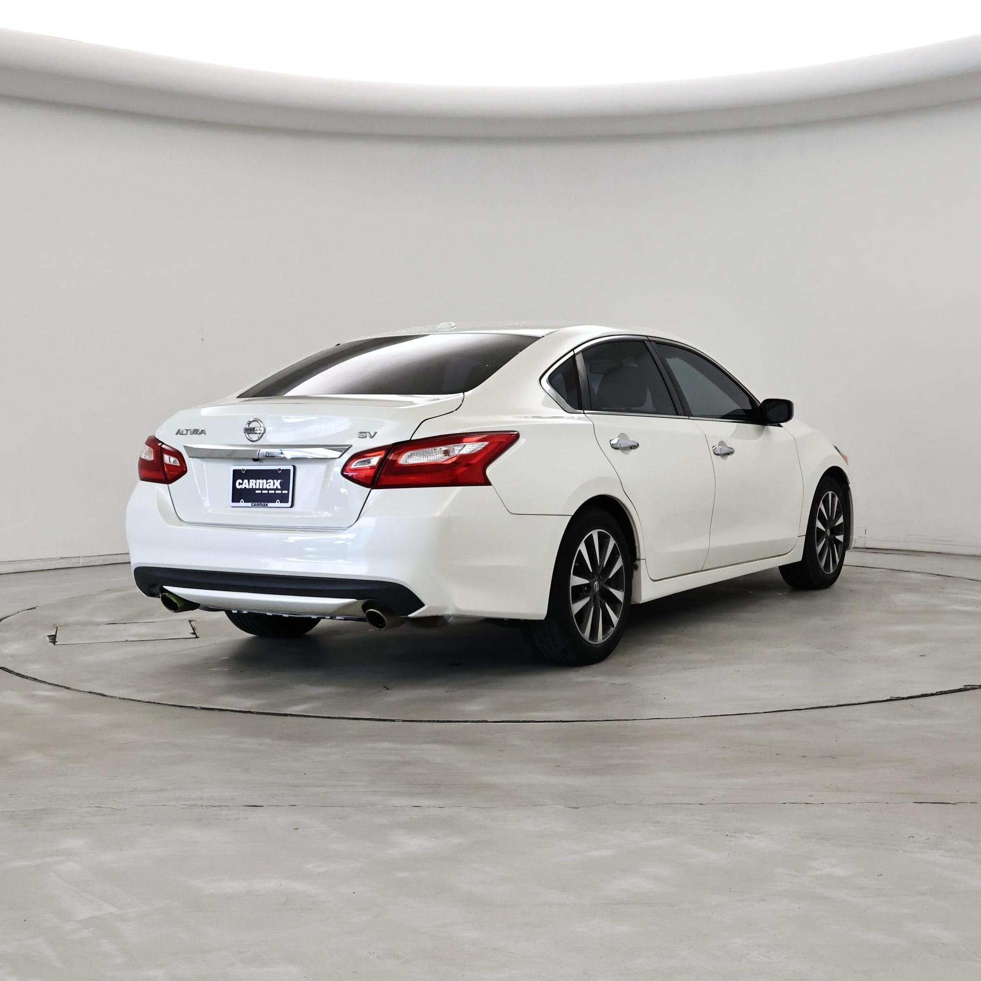 Thumbnail: 2017 Nissan Altima - 8