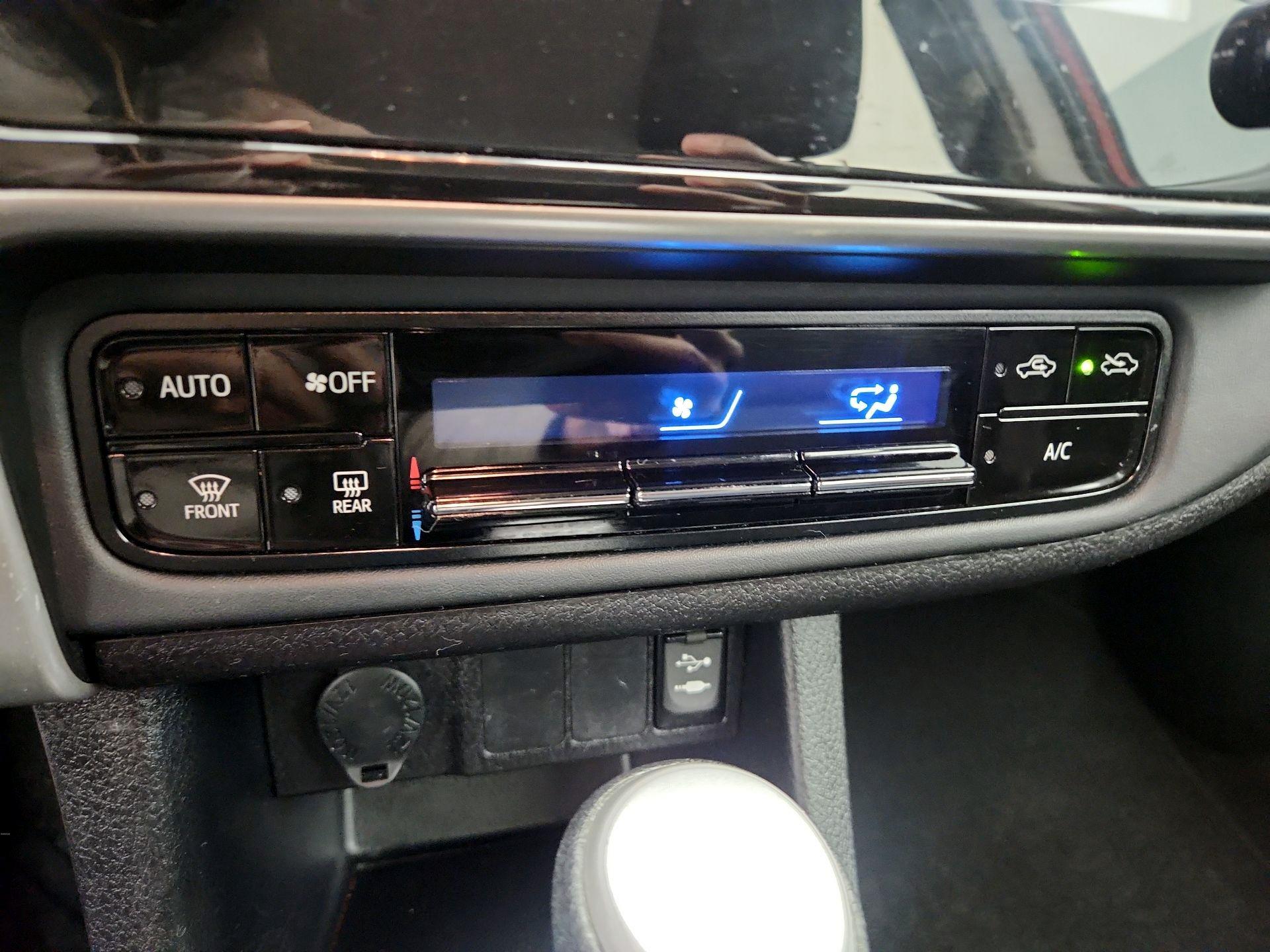 Thumbnail: 2018 Toyota Corolla - 16