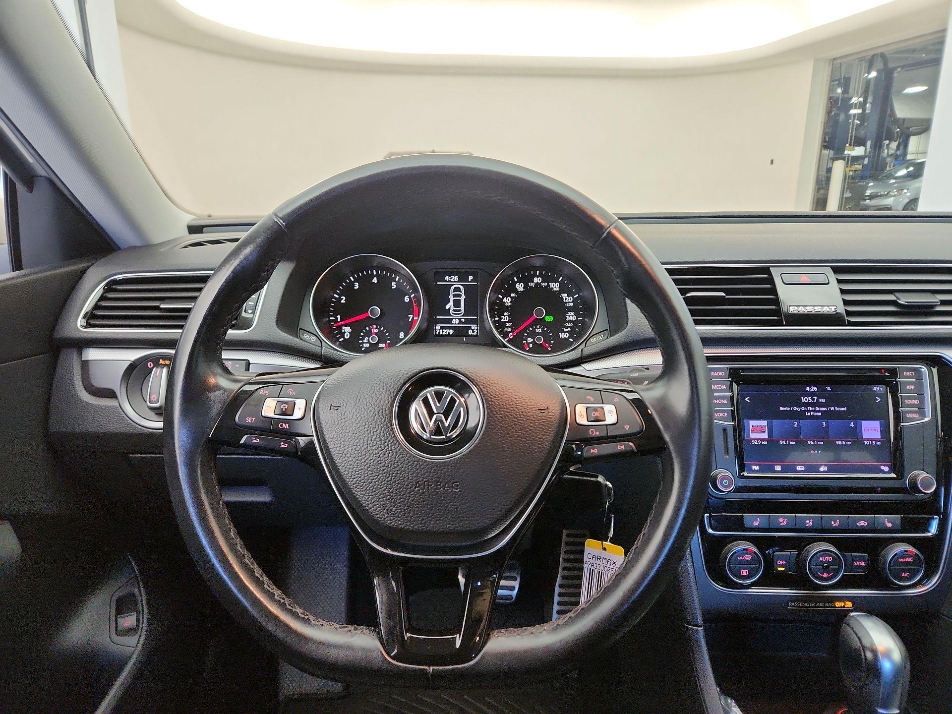 Thumbnail: 2018 Volkswagen Passat - 10