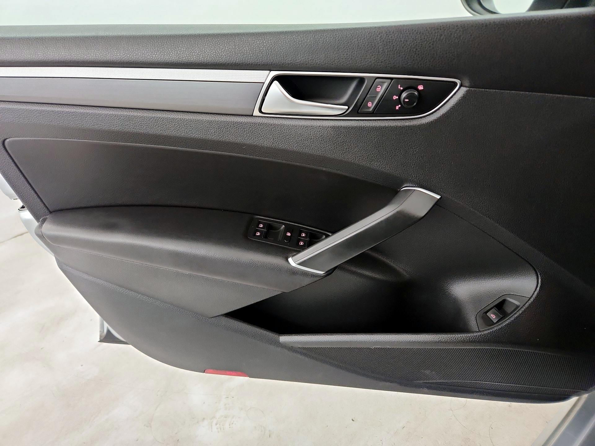 Thumbnail: 2018 Volkswagen Passat - 12