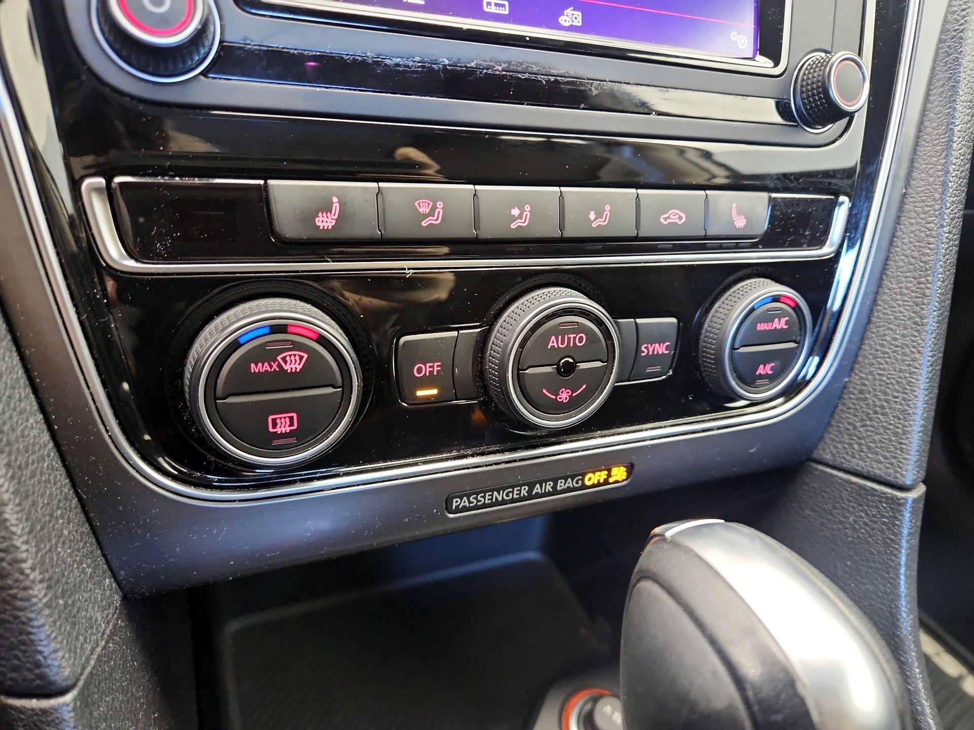 Thumbnail: 2018 Volkswagen Passat - 16