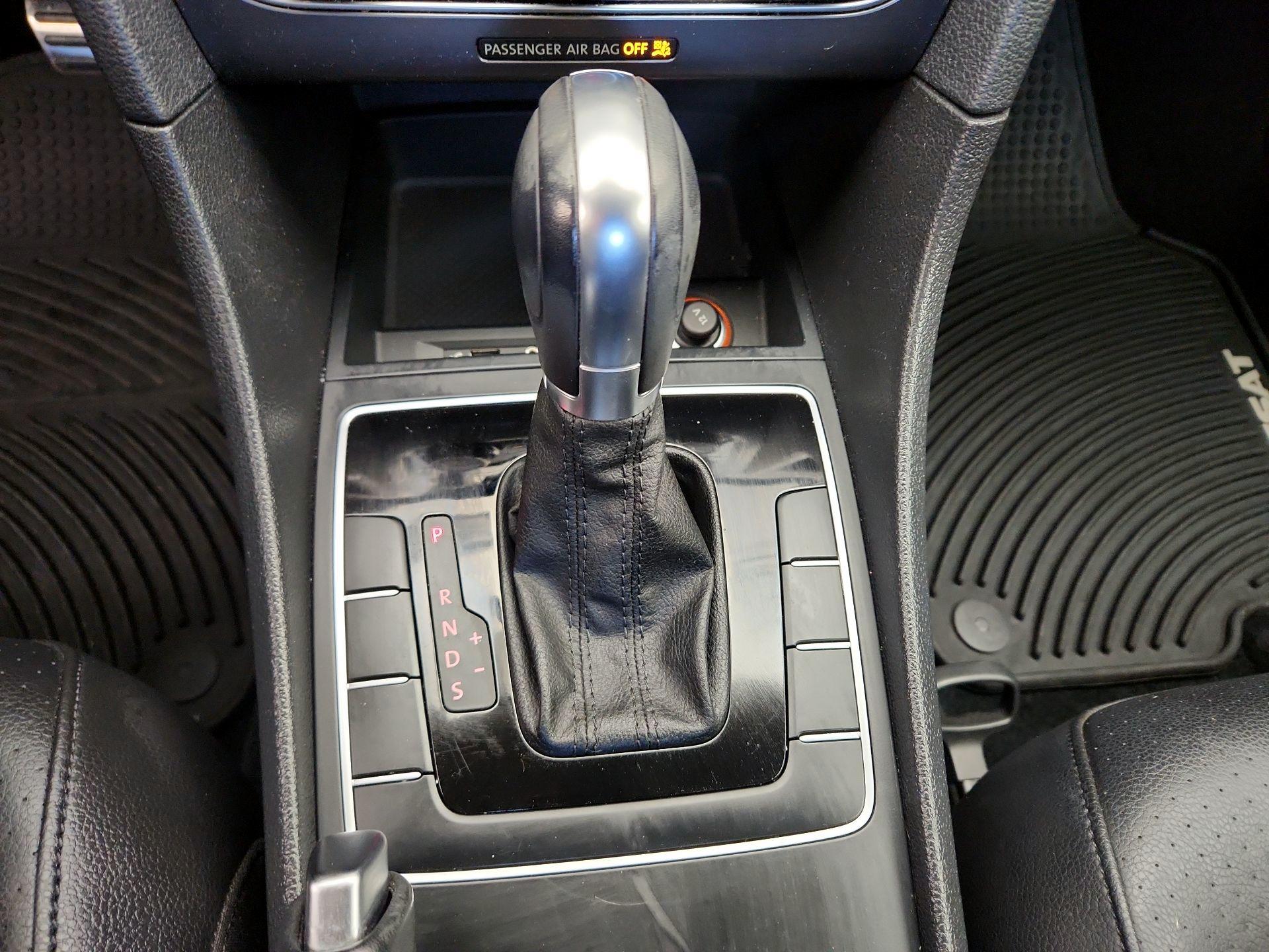 Thumbnail: 2018 Volkswagen Passat - 17