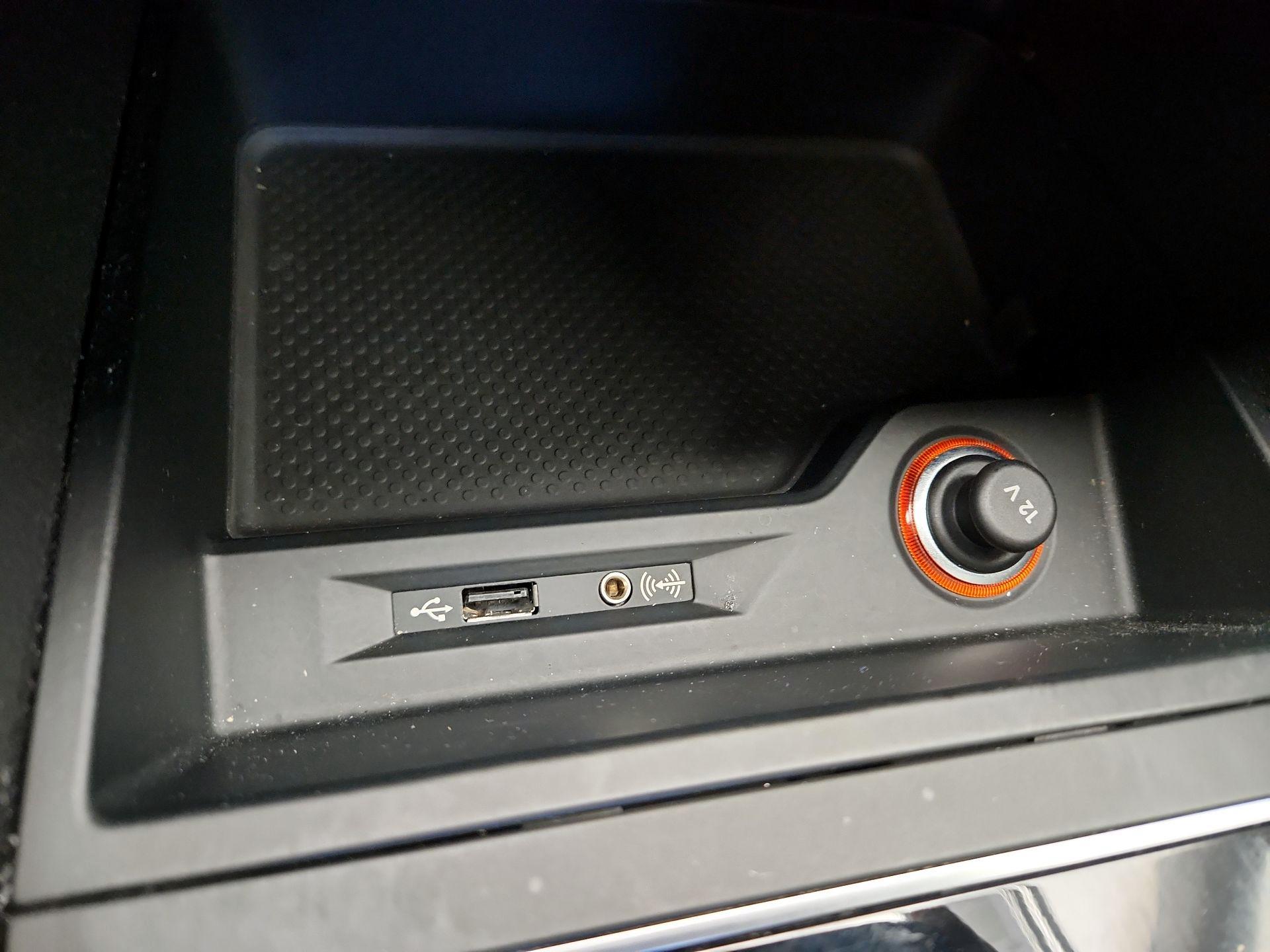 Thumbnail: 2018 Volkswagen Passat - 18