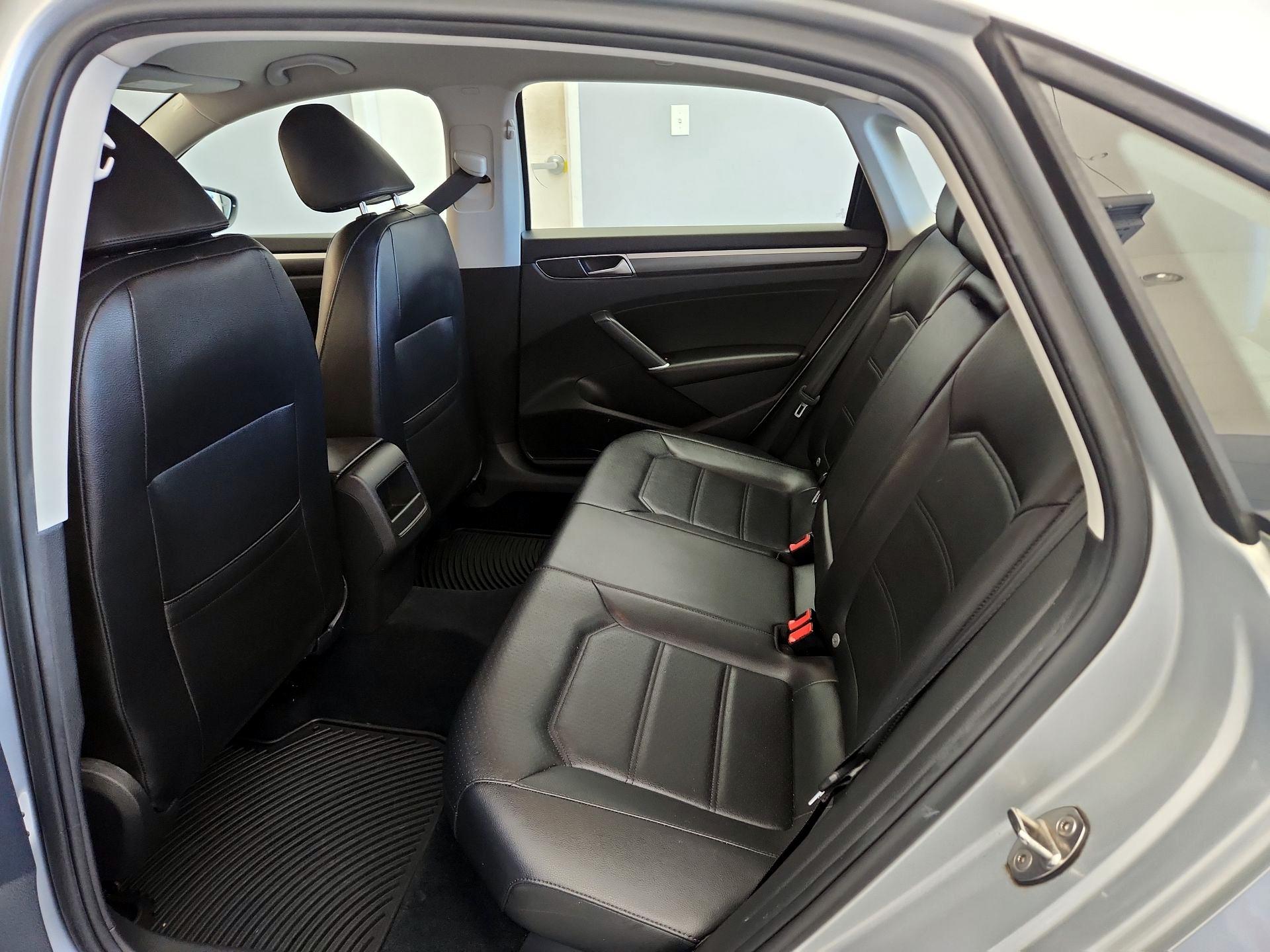 Thumbnail: 2018 Volkswagen Passat - 19