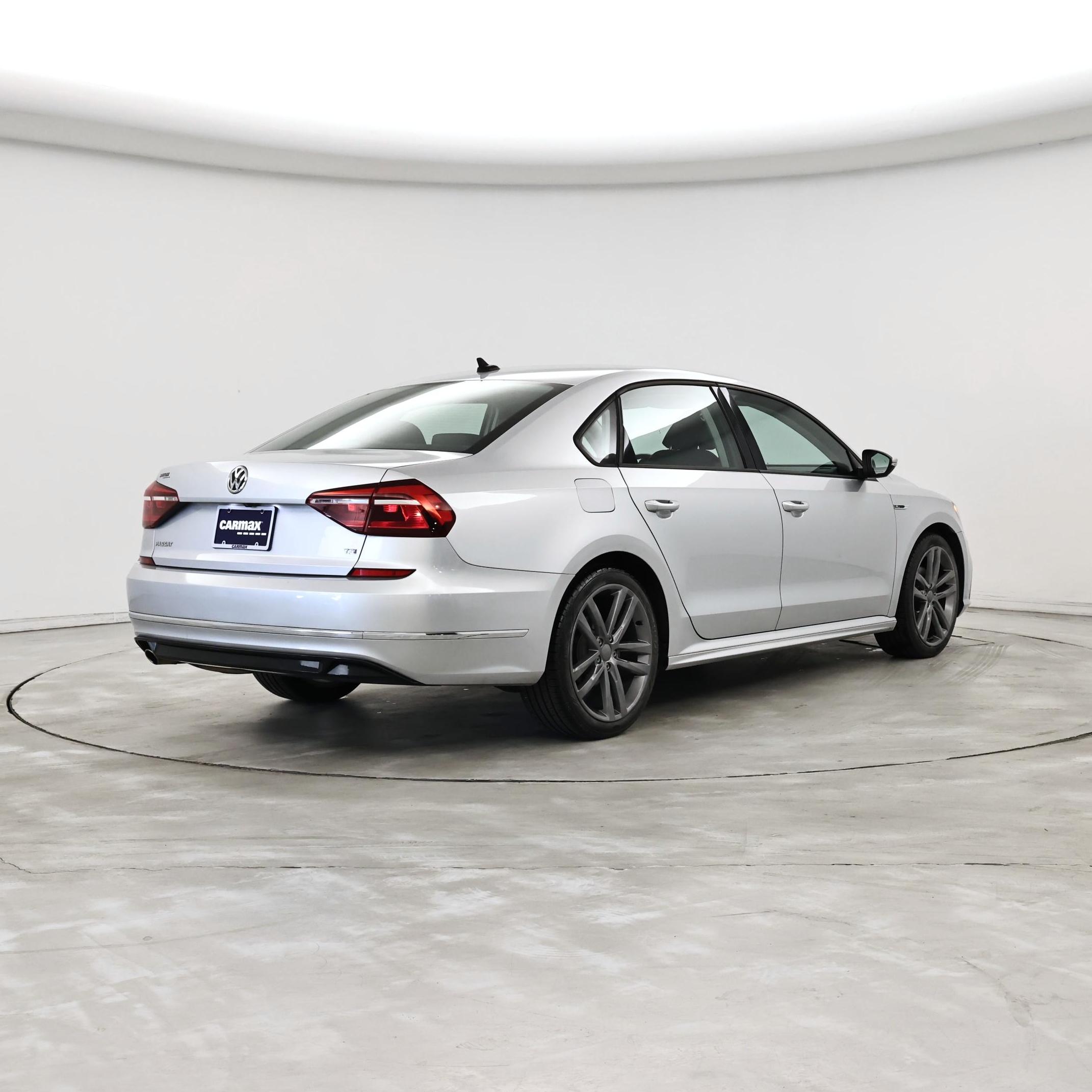 Thumbnail: 2018 Volkswagen Passat - 8