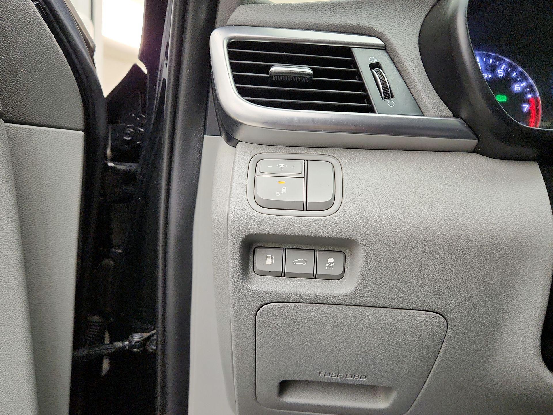 Thumbnail: 2018 Kia Optima - 13