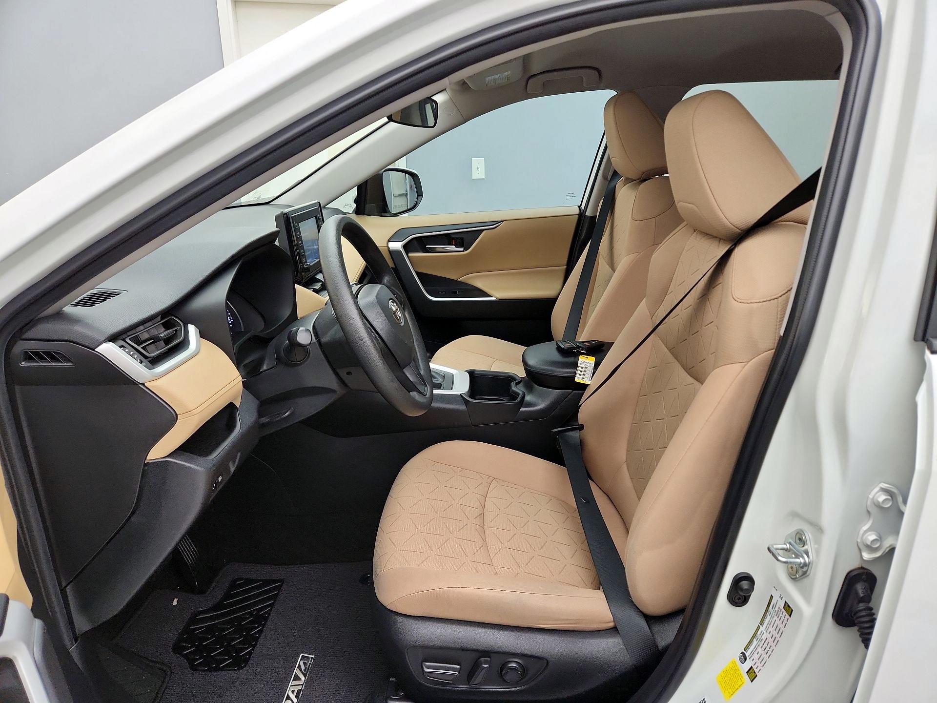 Thumbnail: 2022 Toyota RAV4 - 11