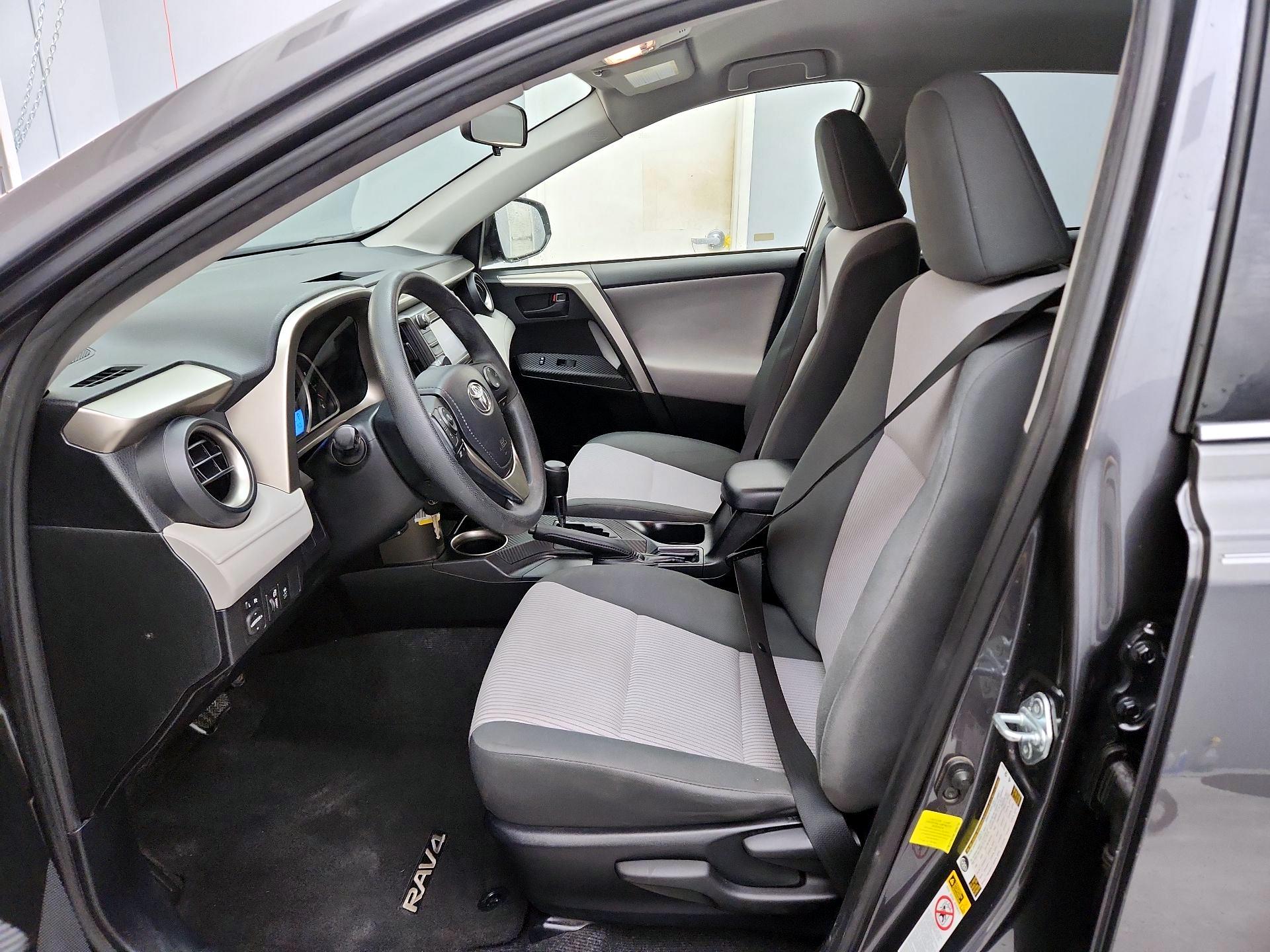 Thumbnail: 2015 Toyota RAV4 - 11