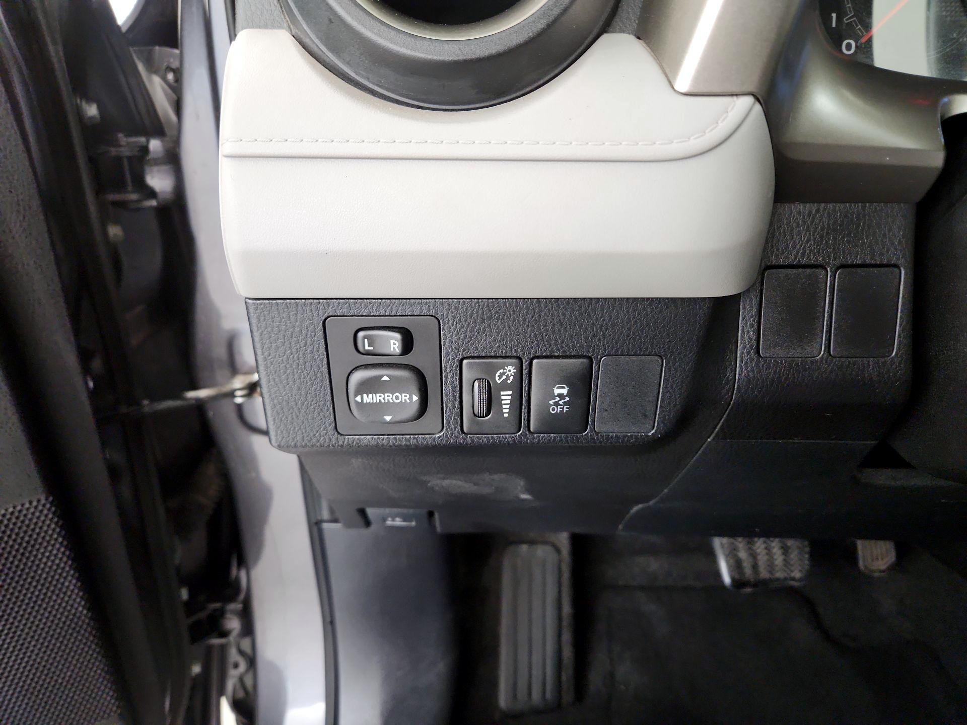 Thumbnail: 2015 Toyota RAV4 - 13