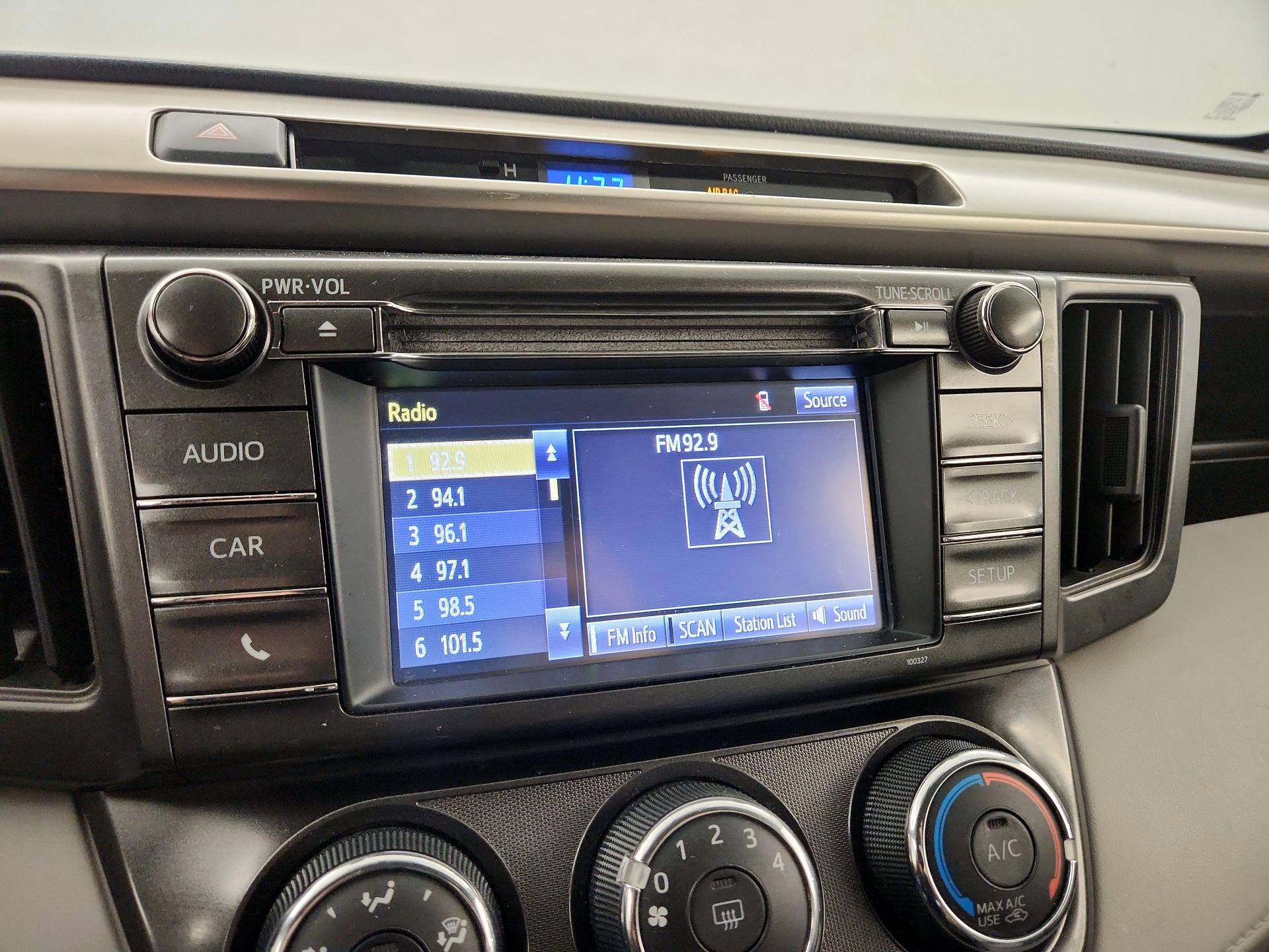 Thumbnail: 2015 Toyota RAV4 - 15