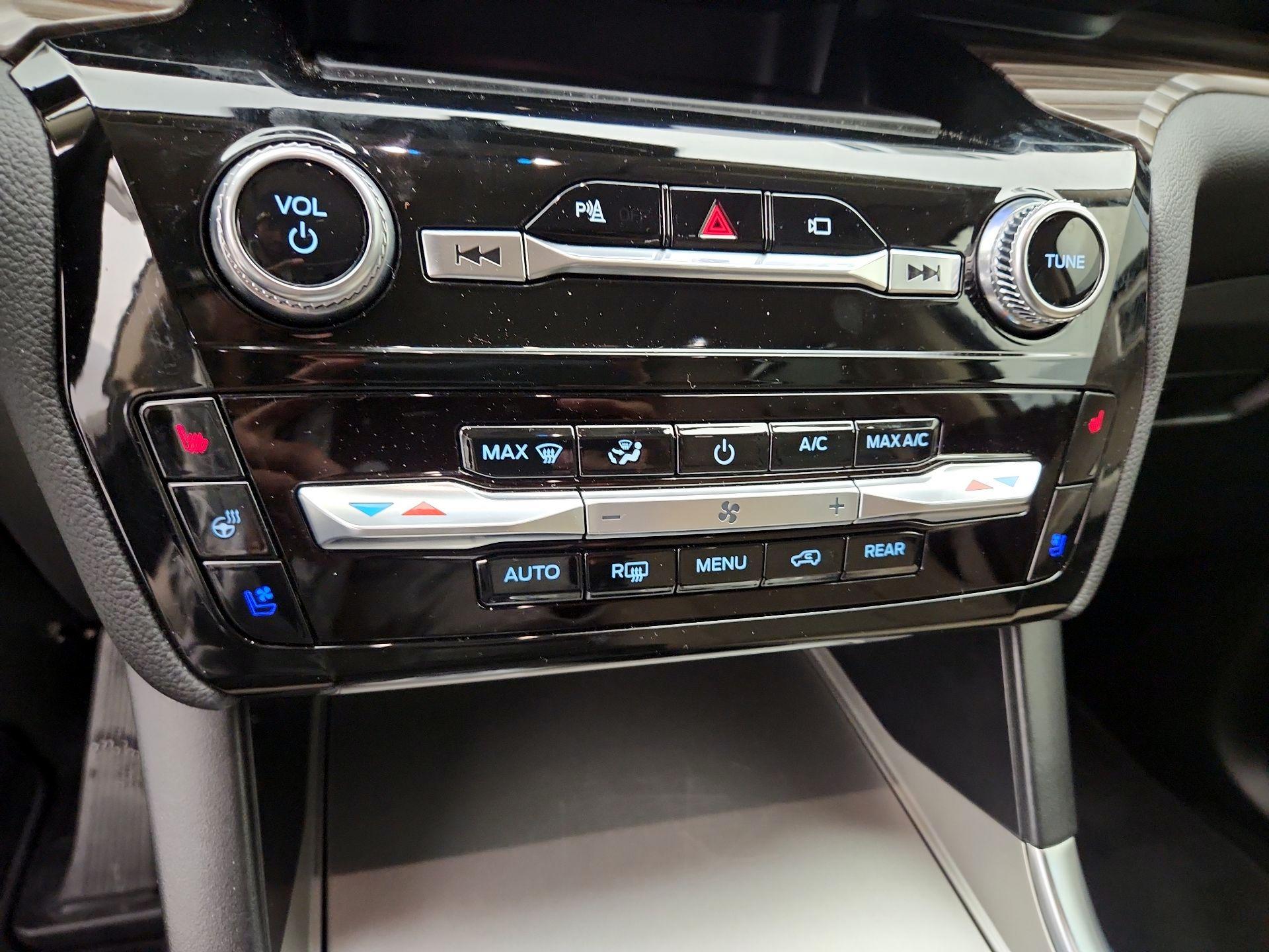 Thumbnail: 2021 Ford Explorer - 17