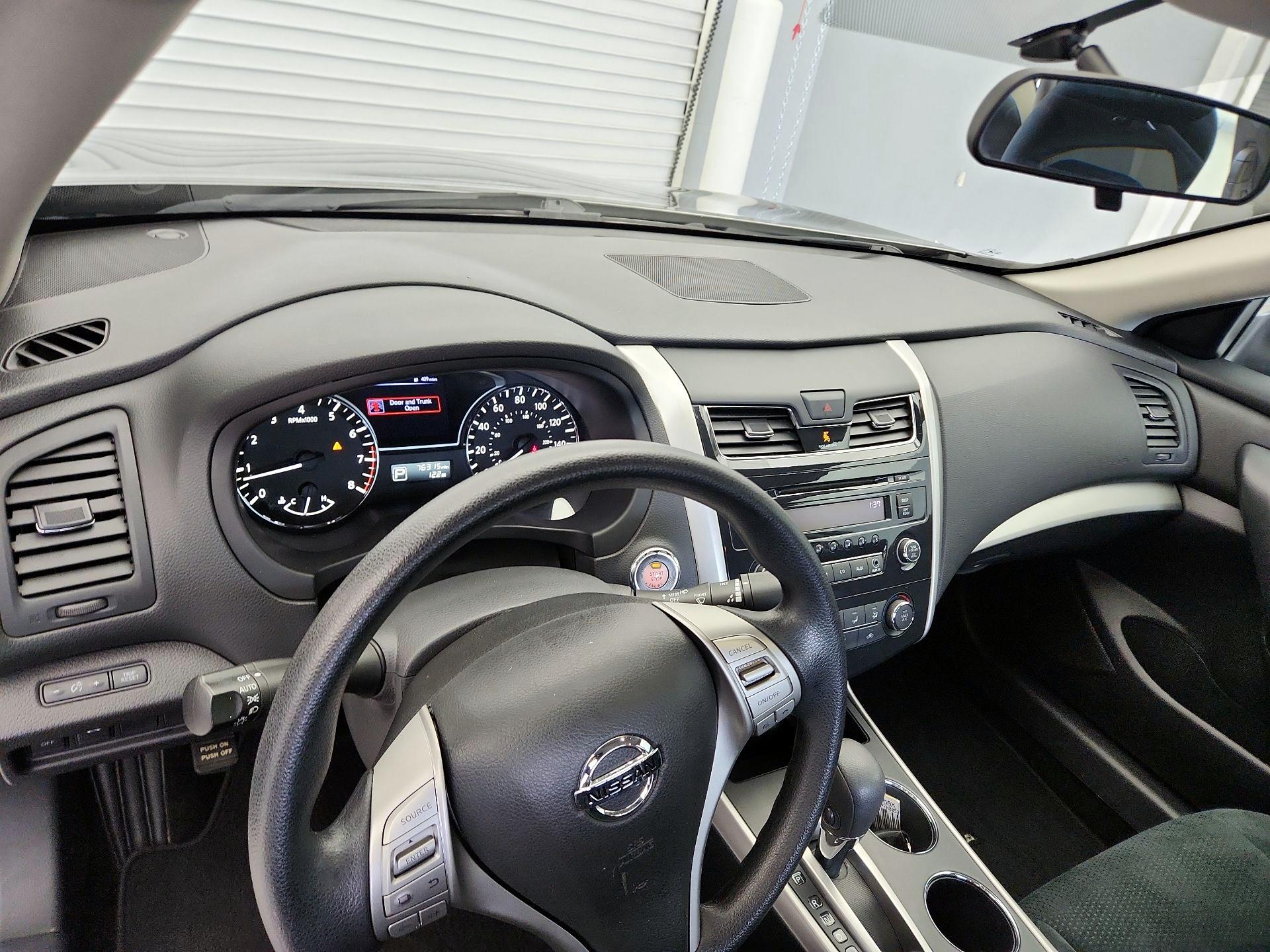 Thumbnail: 2015 Nissan Altima - 9