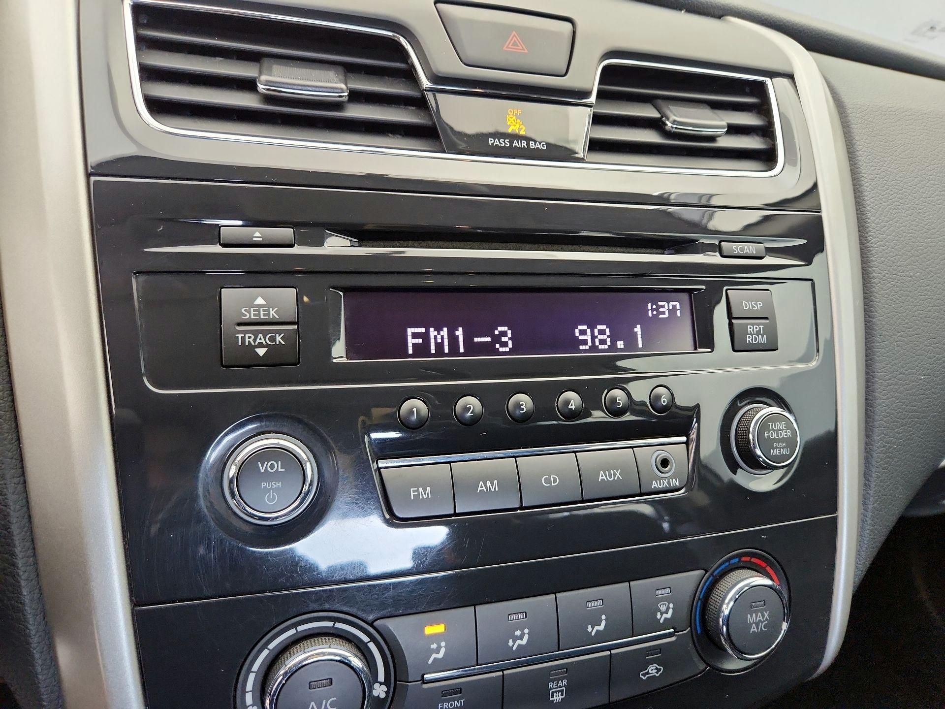 Thumbnail: 2015 Nissan Altima - 14